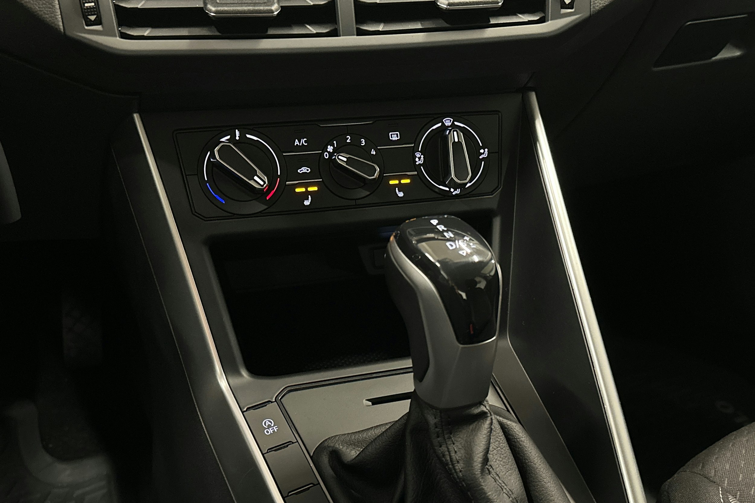 musta Volkswagen Polo 2023 kuva 20.