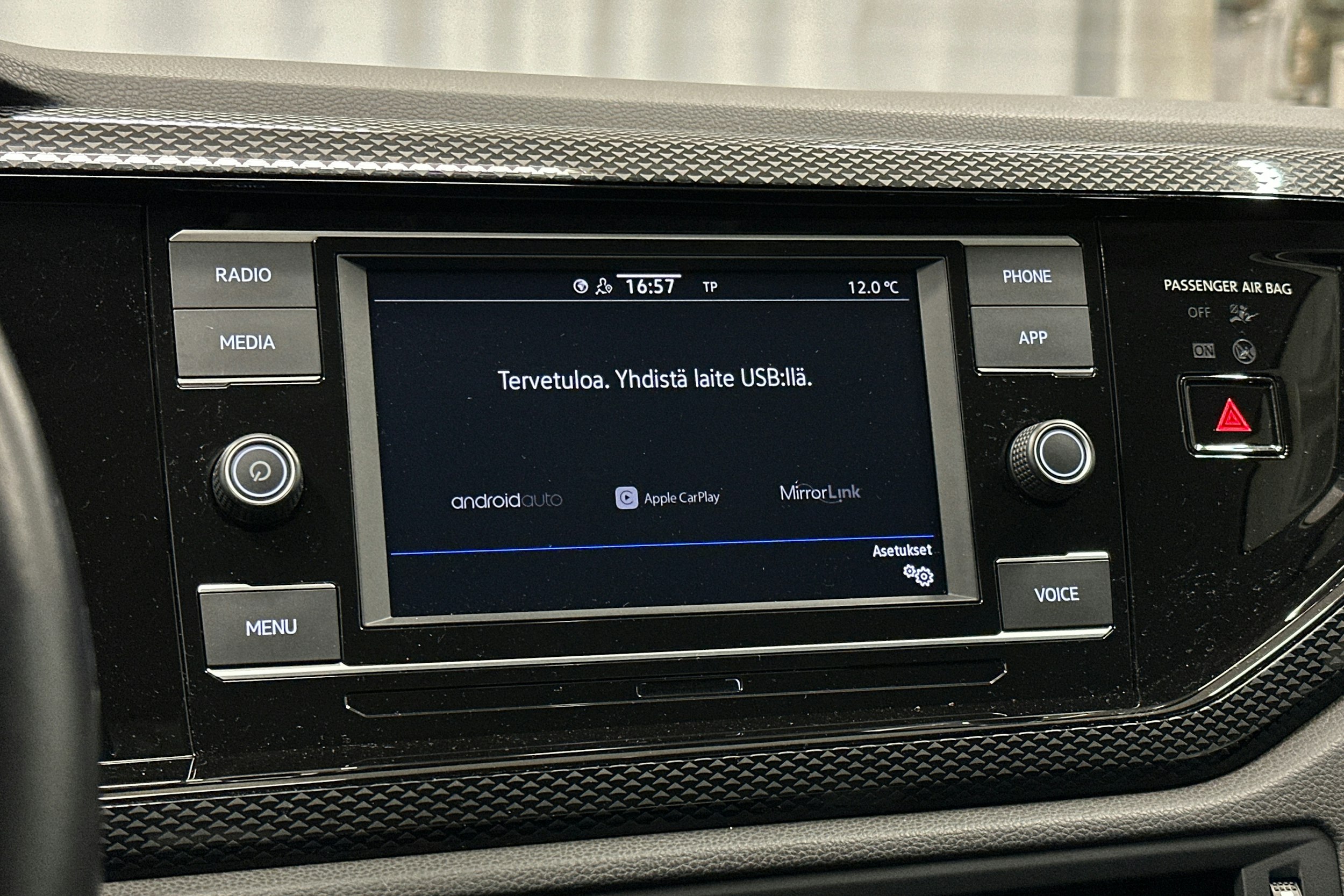 musta Volkswagen Polo 2023 kuva 22.