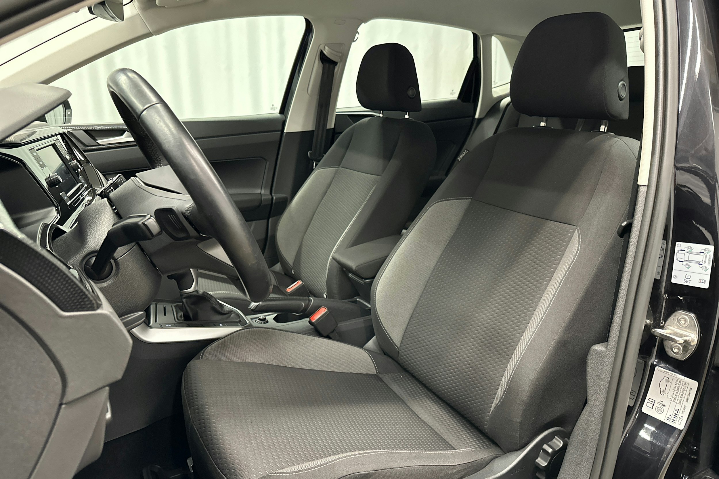 musta Volkswagen Polo 2023 kuva 15.