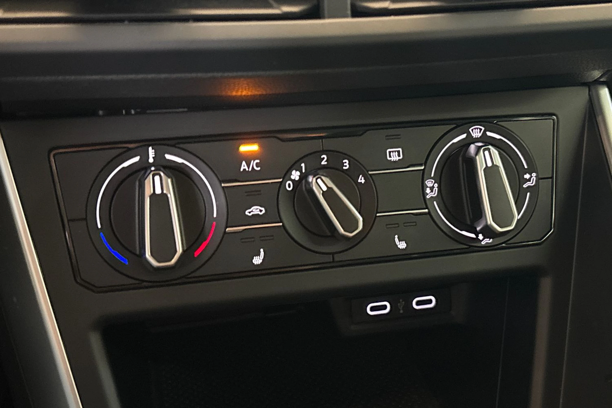 valkoinen Volkswagen Polo 2023 kuva 16.