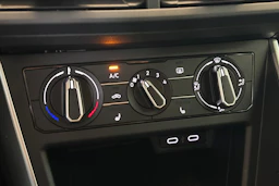 valkoinen Volkswagen Polo 2023 kuva 16.