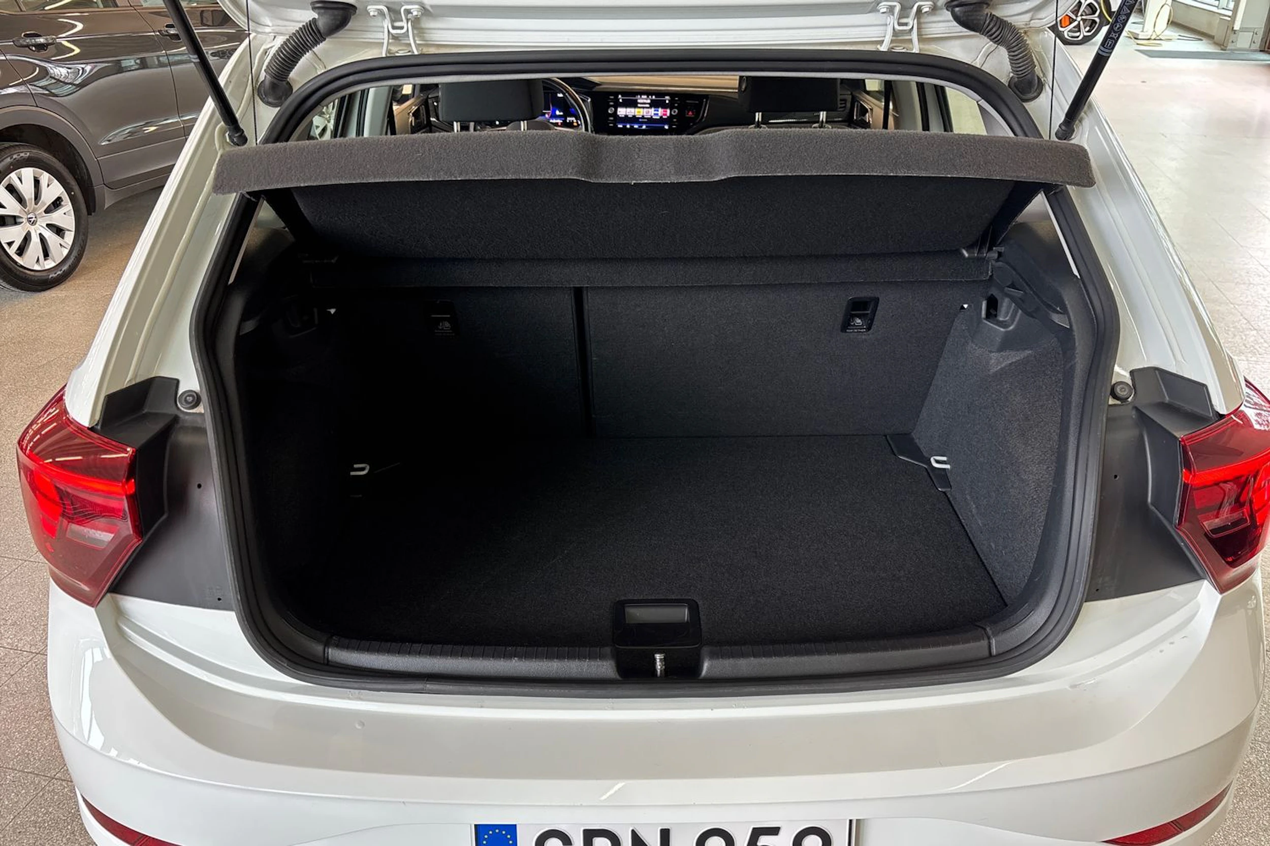 valkoinen Volkswagen Polo 2023 kuva 18.