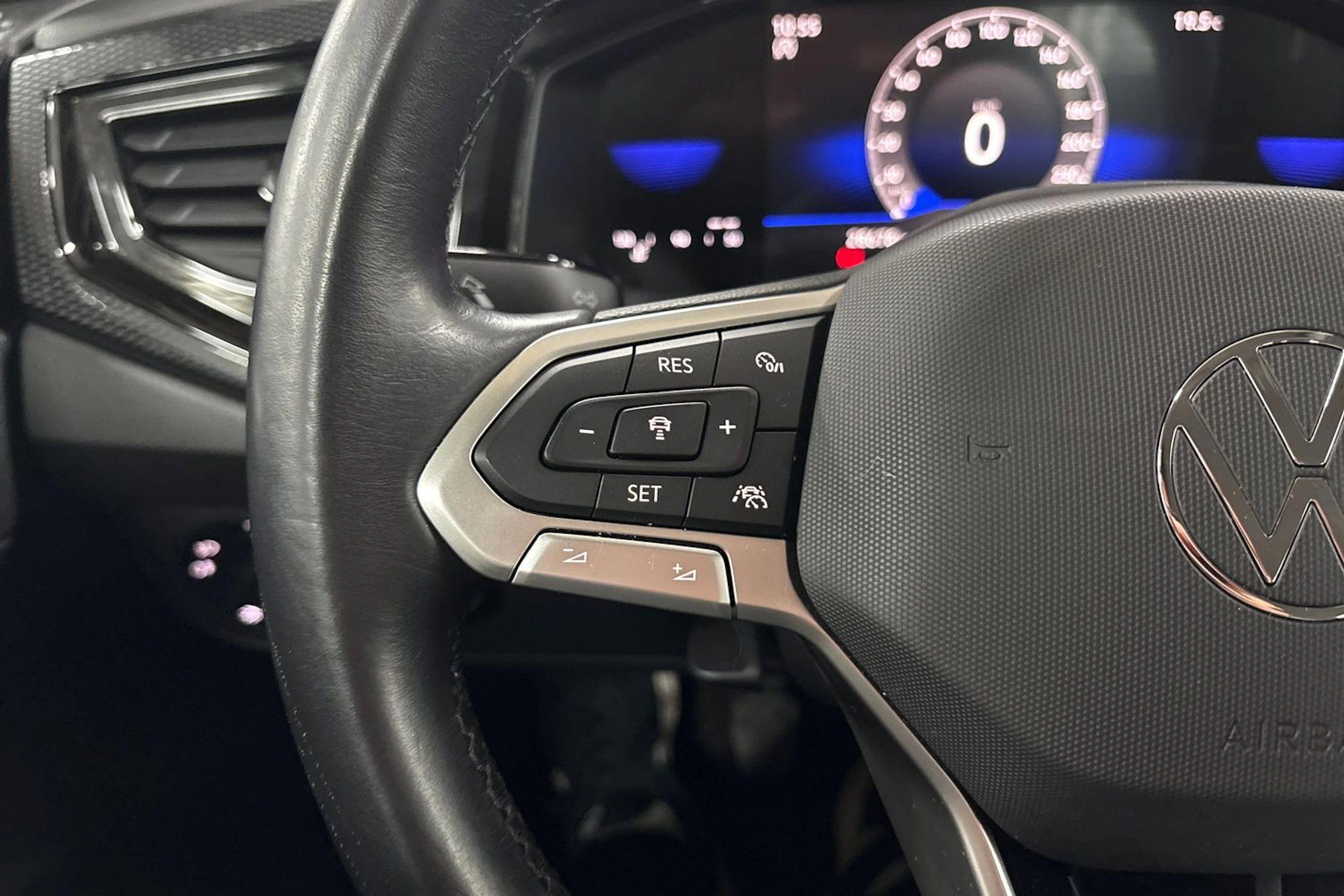 Harmaa Volkswagen POLO 2023 kuva 12.