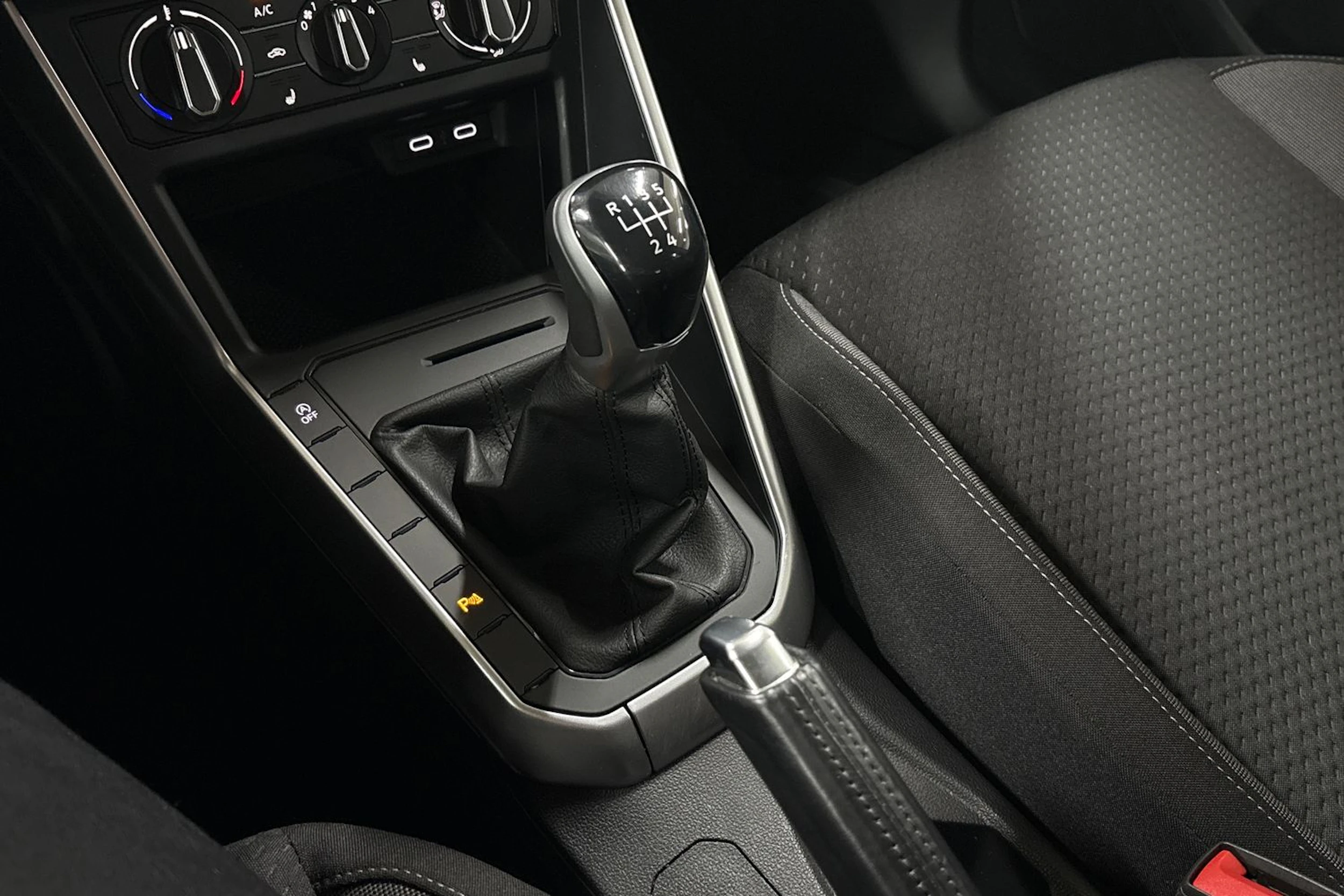 Harmaa Volkswagen POLO 2023 kuva 21.