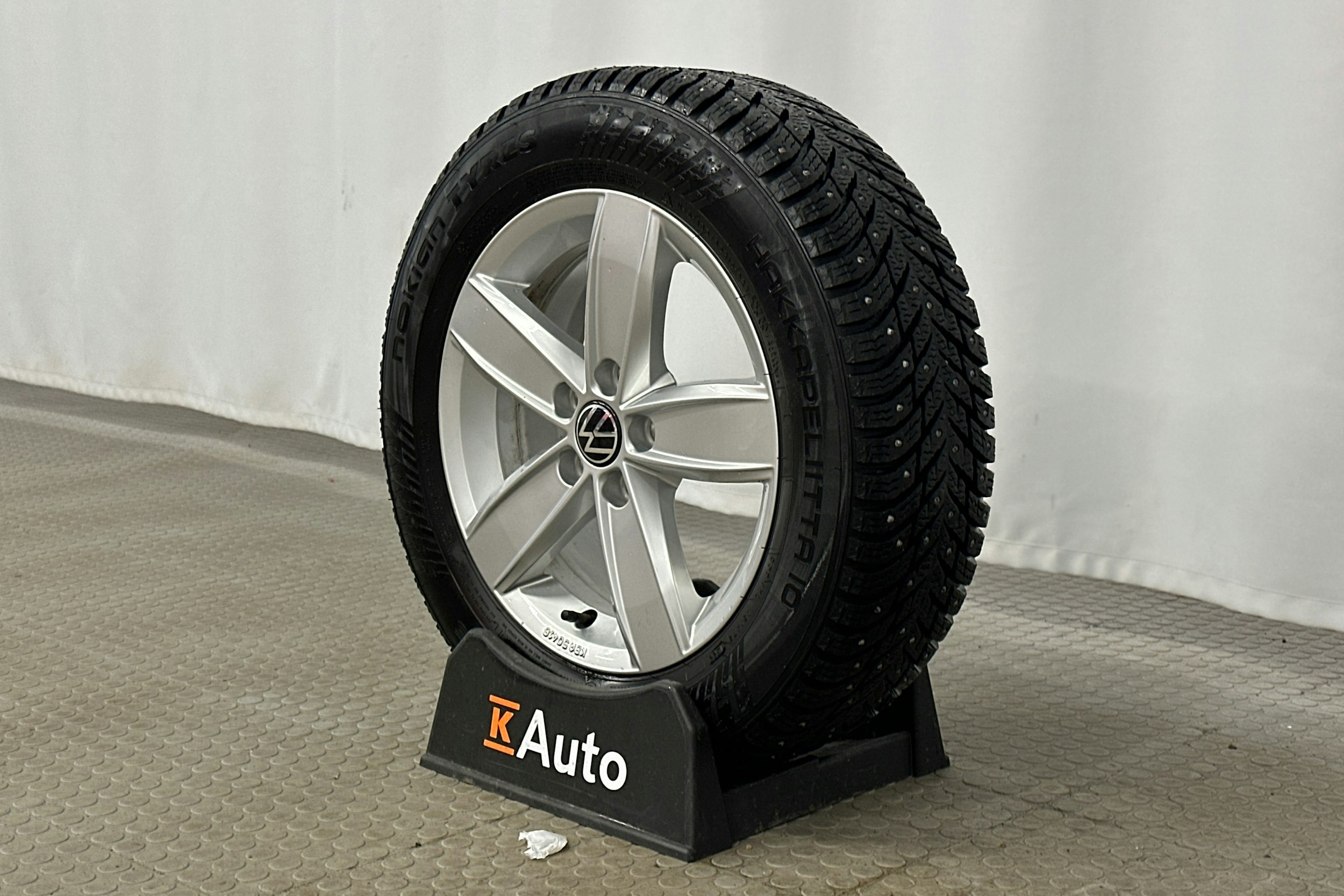 punainen Volkswagen Polo 2023 kuva 13.
