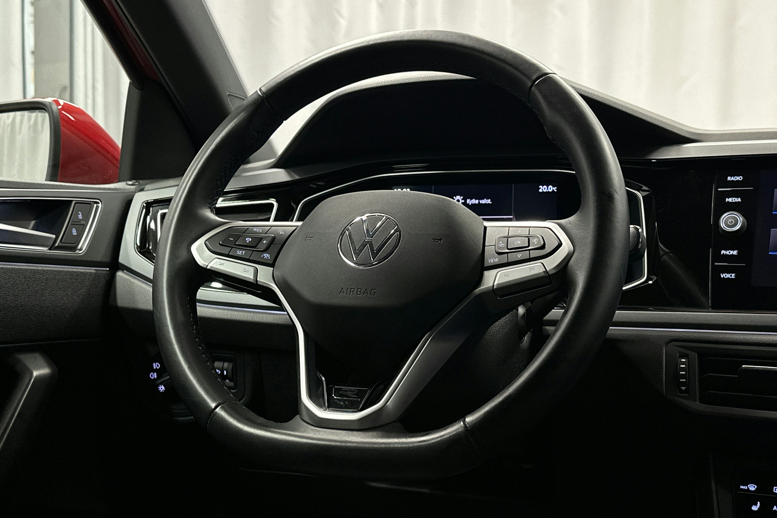 punainen Volkswagen Polo 2023 kuva 16.