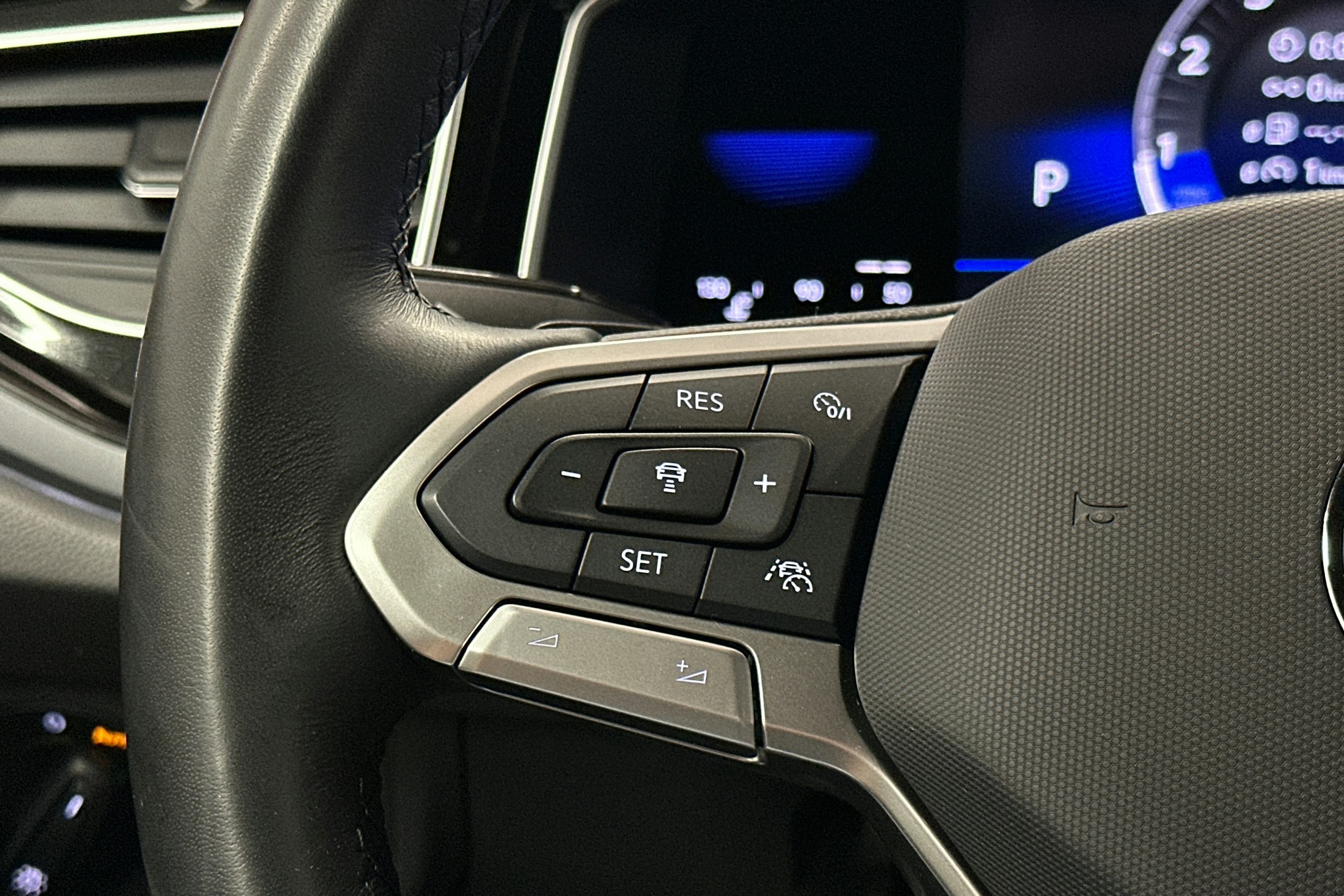 punainen Volkswagen Polo 2023 kuva 17.