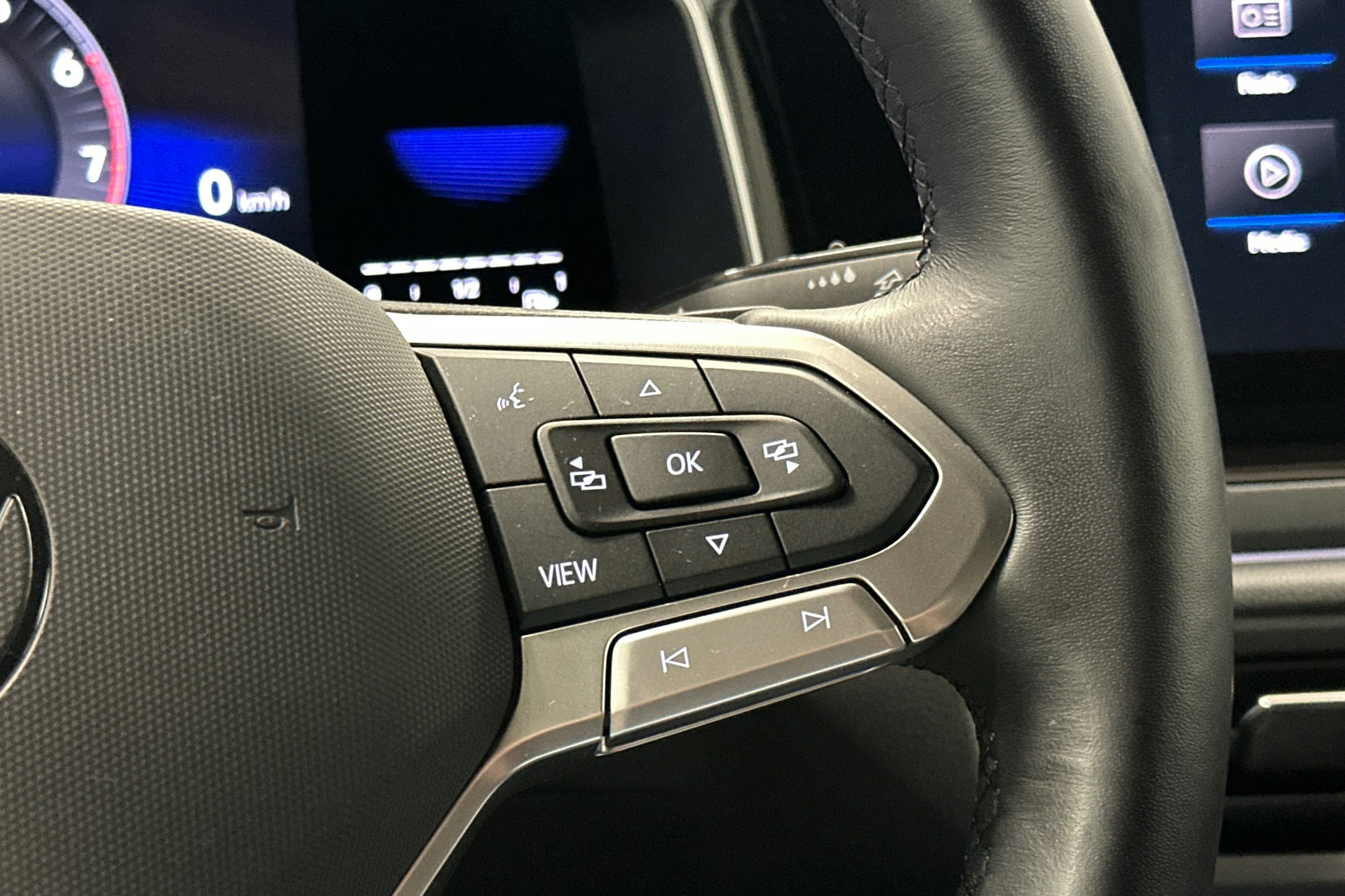 punainen Volkswagen Polo 2023 kuva 18.