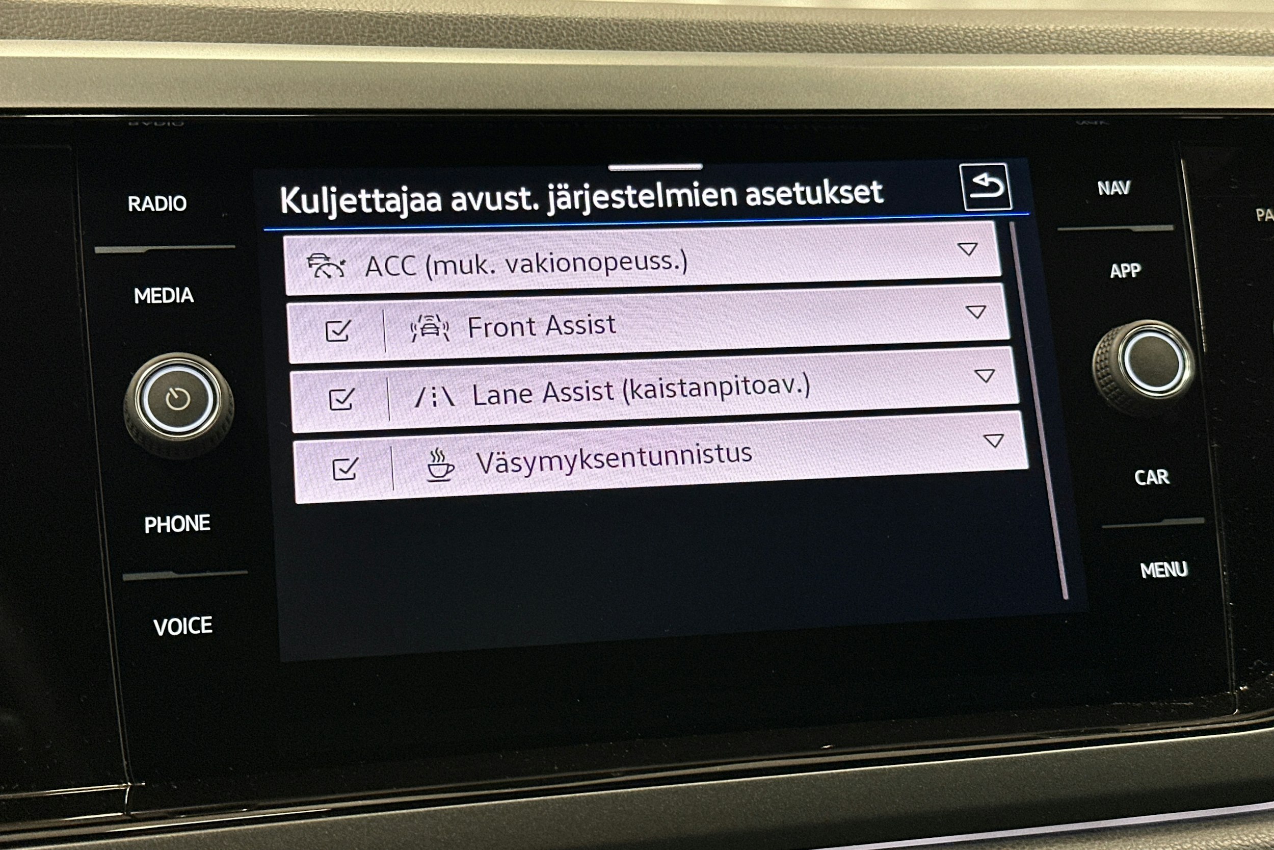 punainen Volkswagen Polo 2023 kuva 20.