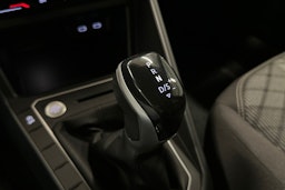 punainen Volkswagen Polo 2023 kuva 24.