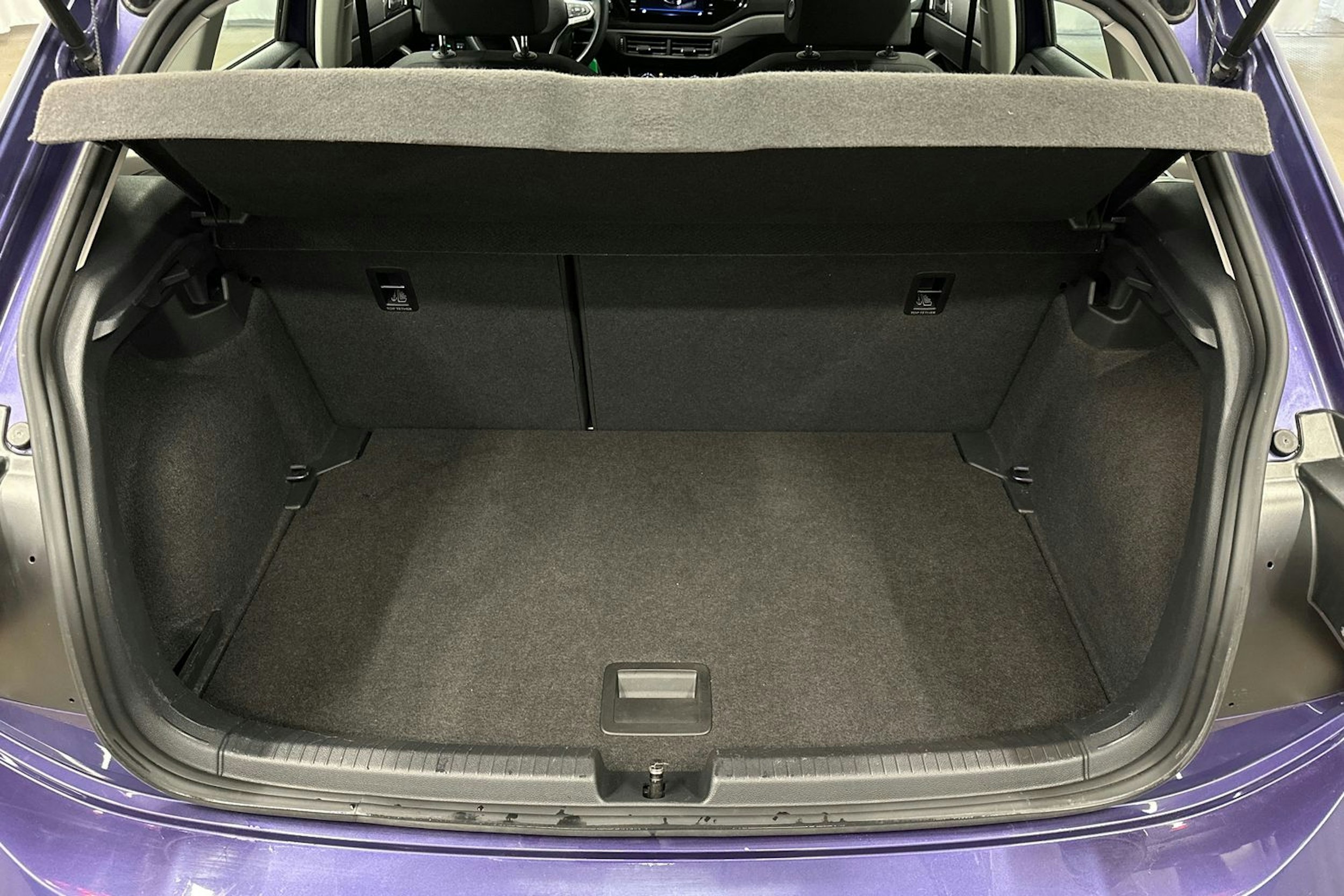violetti Volkswagen Polo 2023 kuva 11.