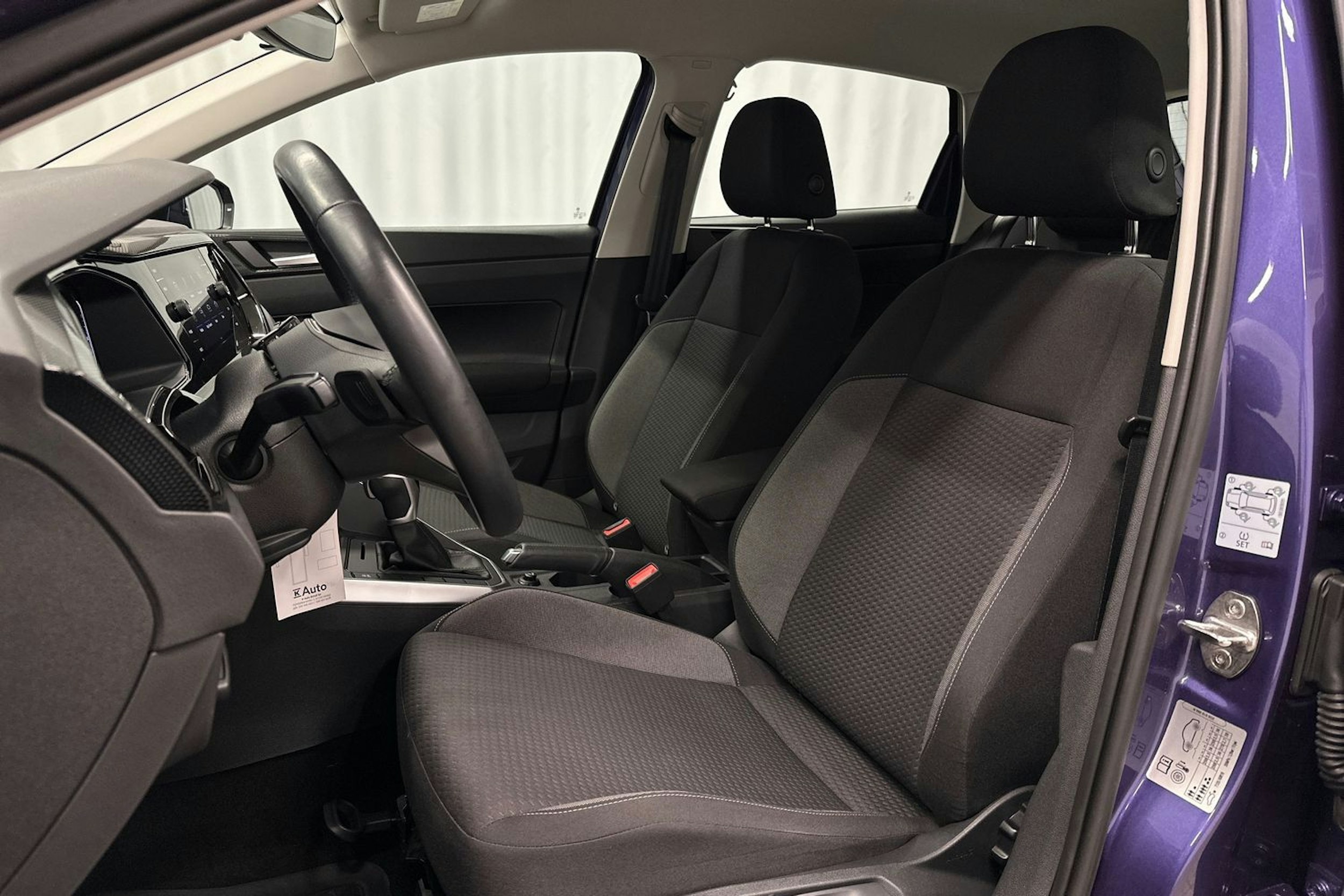 violetti Volkswagen Polo 2023 kuva 12.