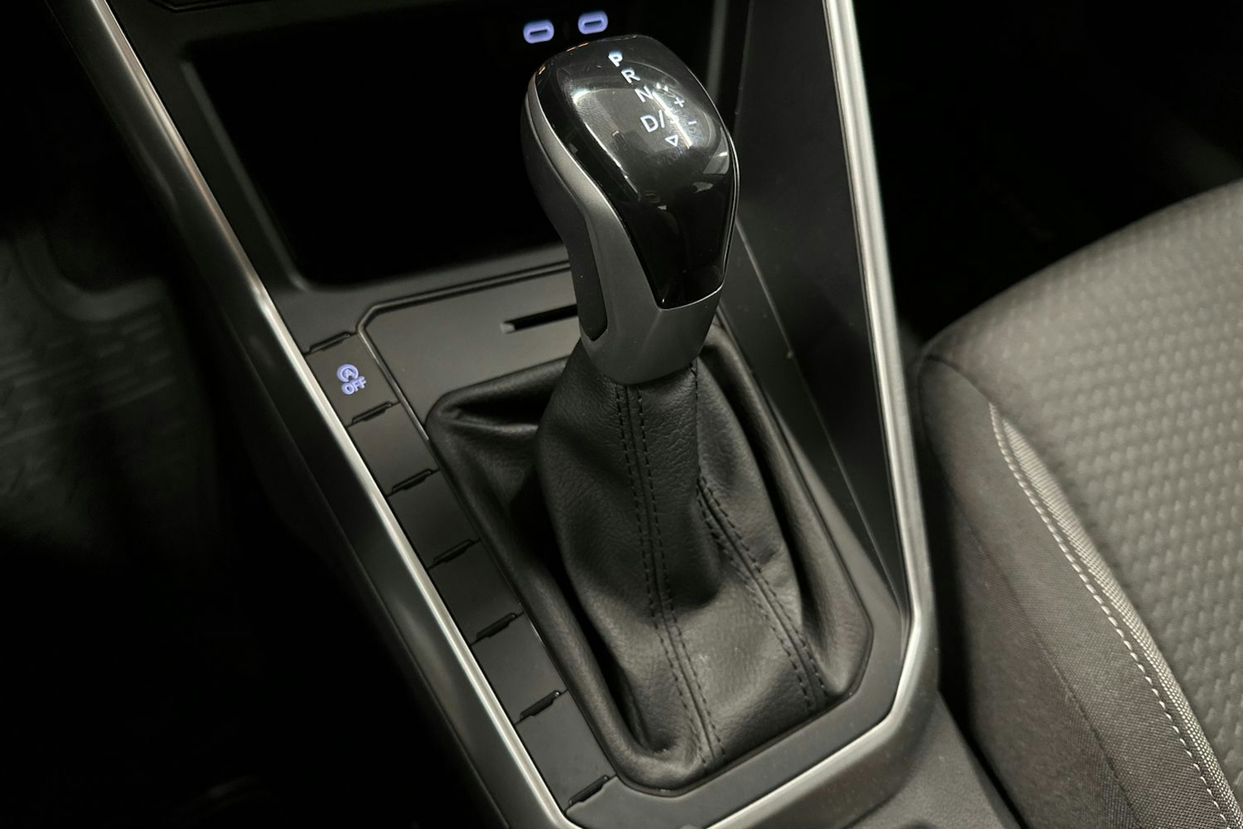 violetti Volkswagen Polo 2023 kuva 17.