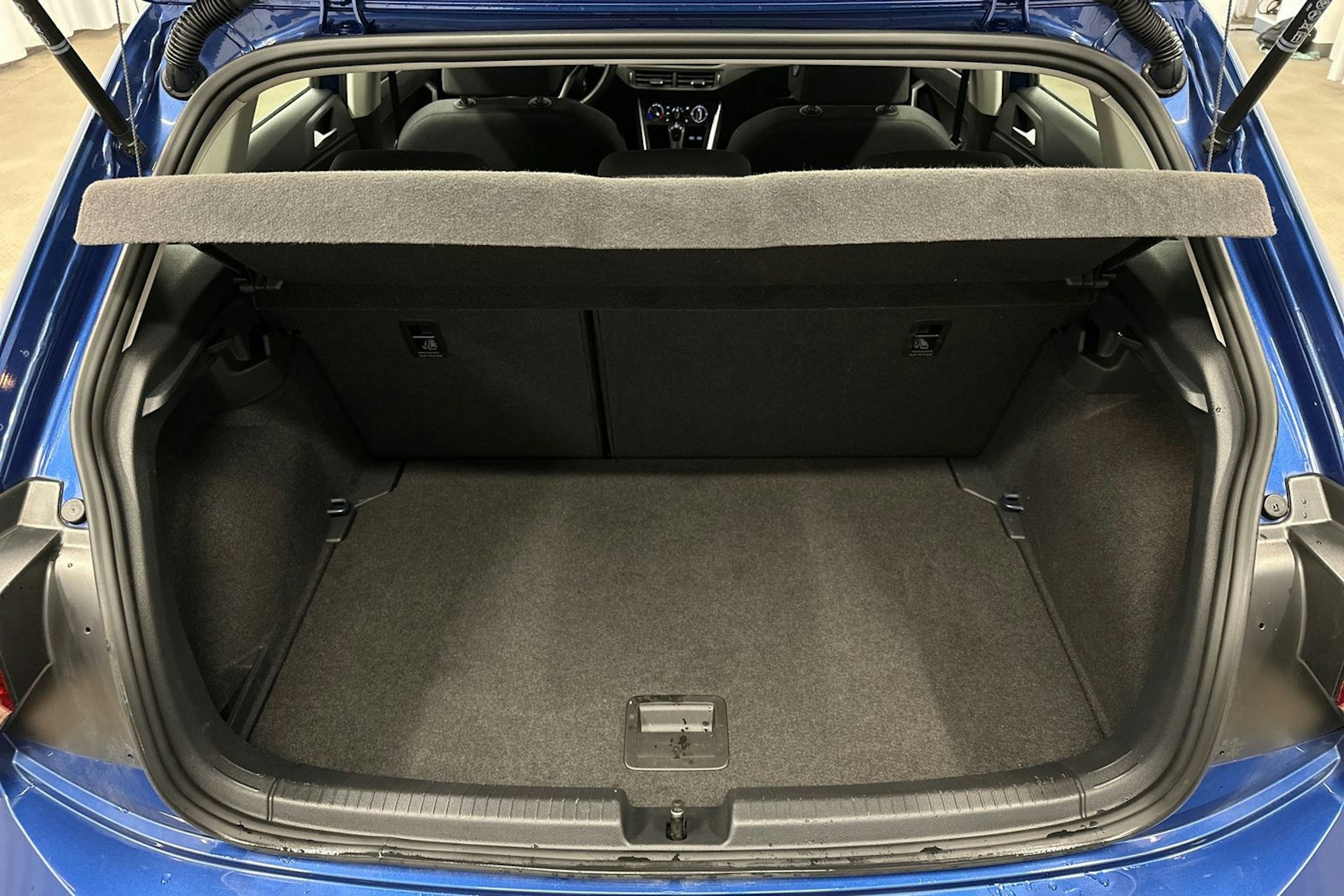 sininen Volkswagen Polo 2023 kuva 14.