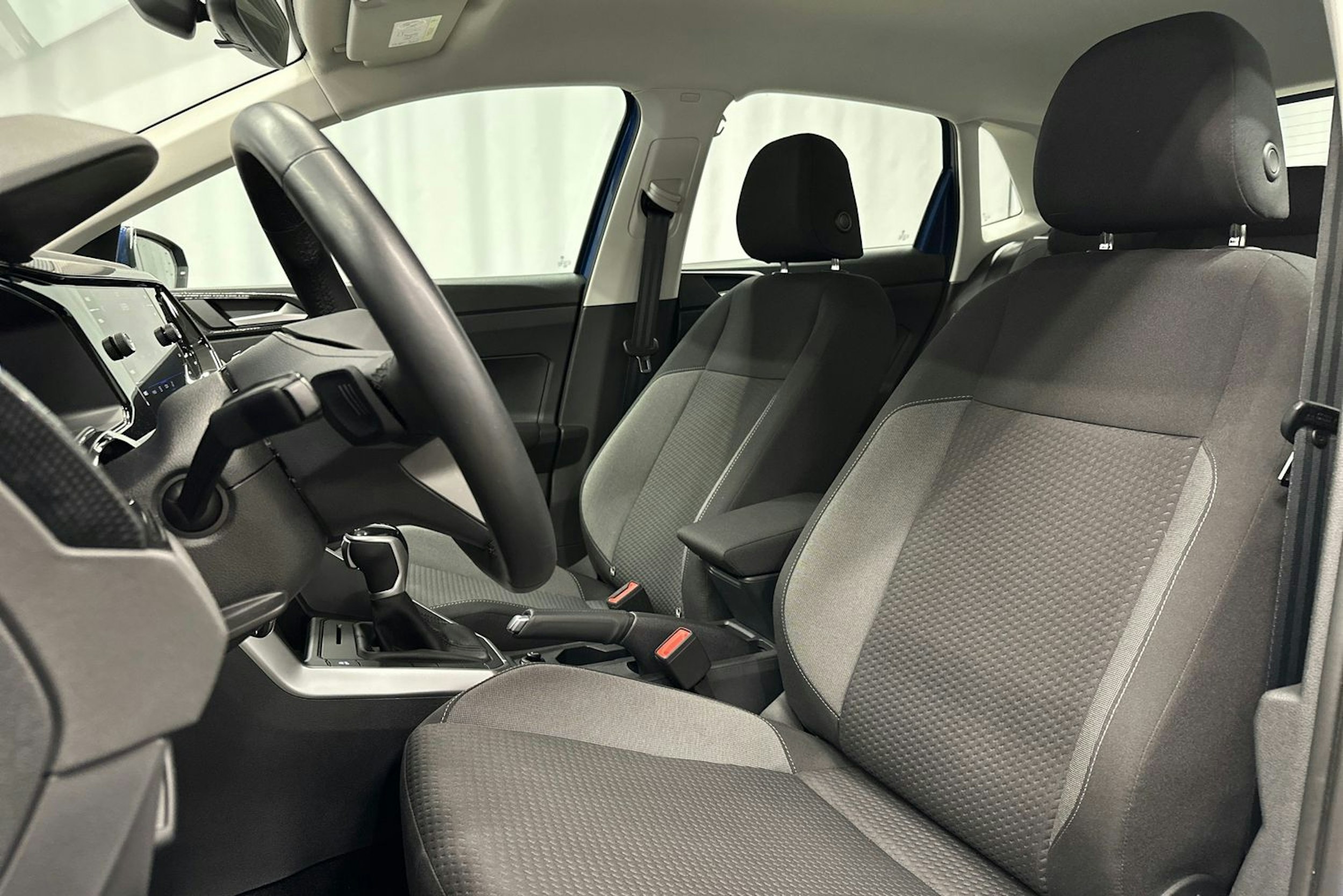 sininen Volkswagen Polo 2023 kuva 15.