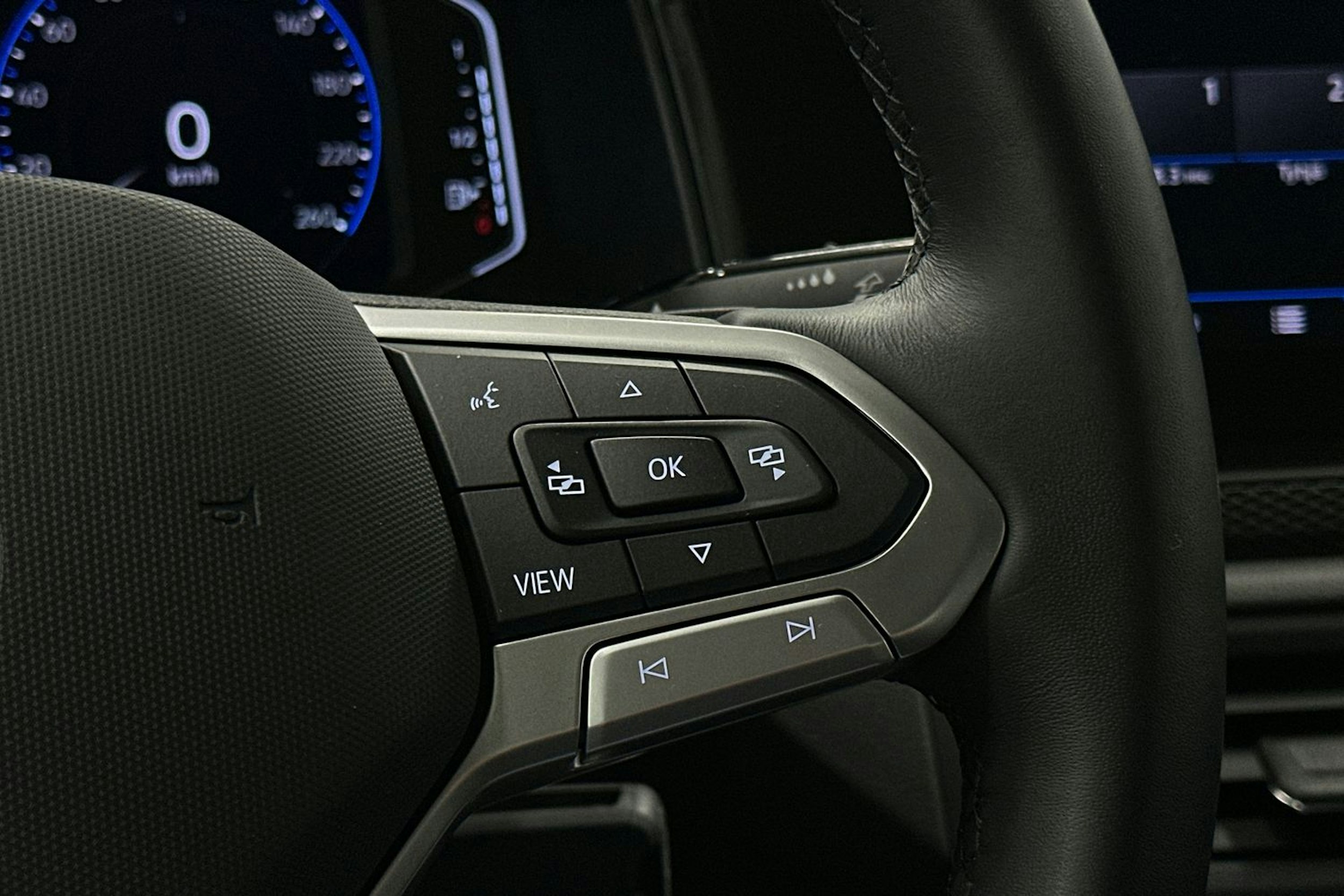 sininen Volkswagen Polo 2023 kuva 18.