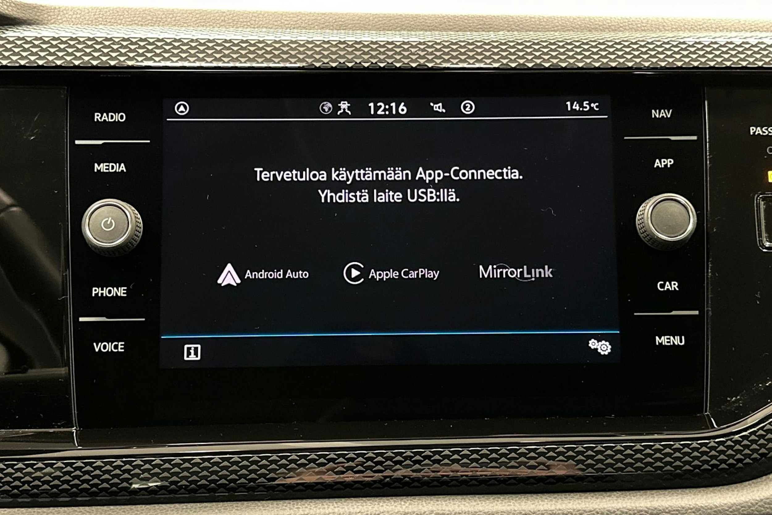 sininen Volkswagen Polo 2023 kuva 22.