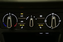 sininen Volkswagen Polo 2023 kuva 24.