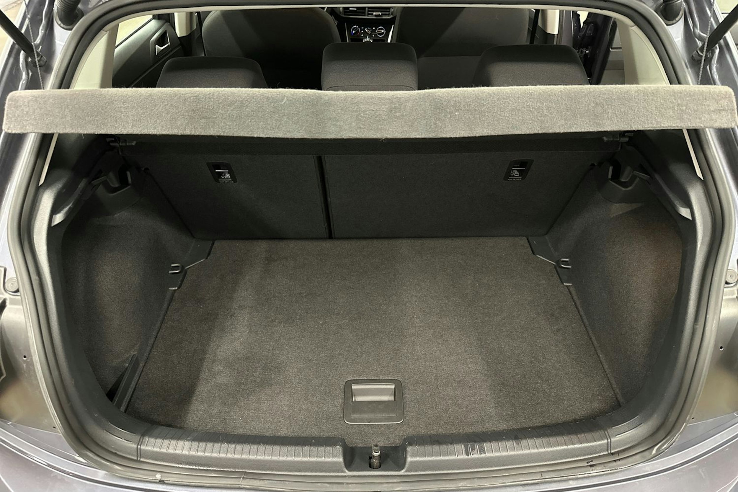 harmaa Volkswagen Polo 2023 kuva 14.