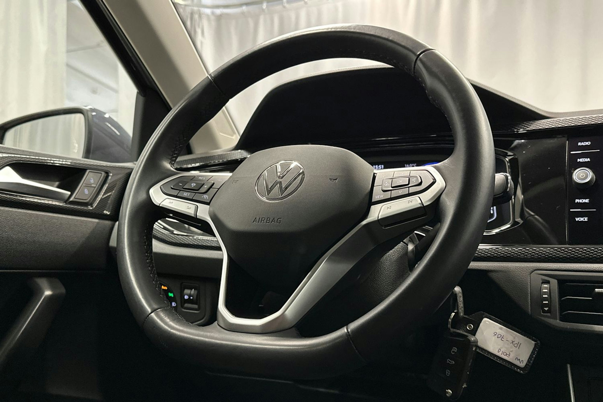 harmaa Volkswagen Polo 2023 kuva 15.