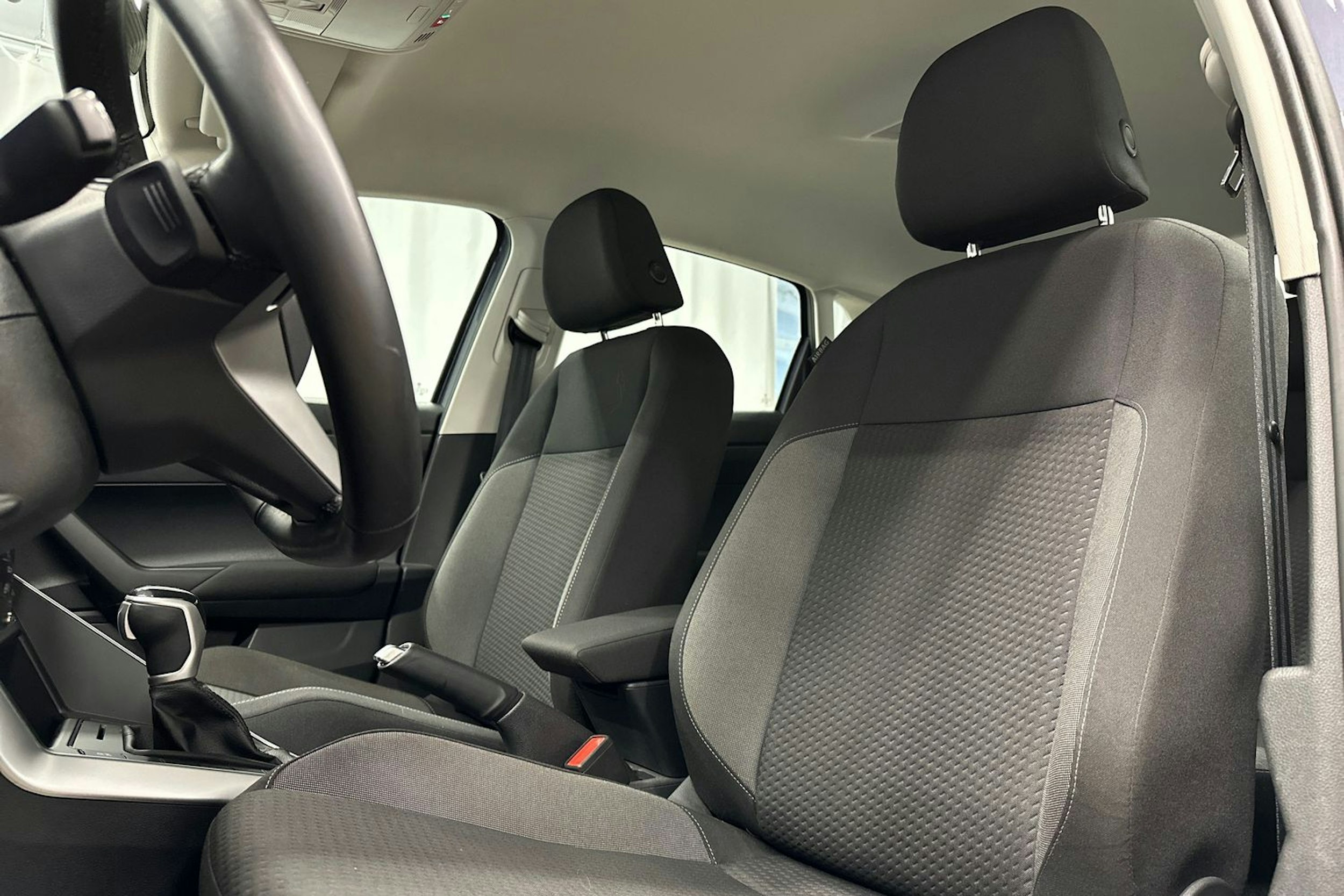 harmaa Volkswagen Polo 2023 kuva 16.