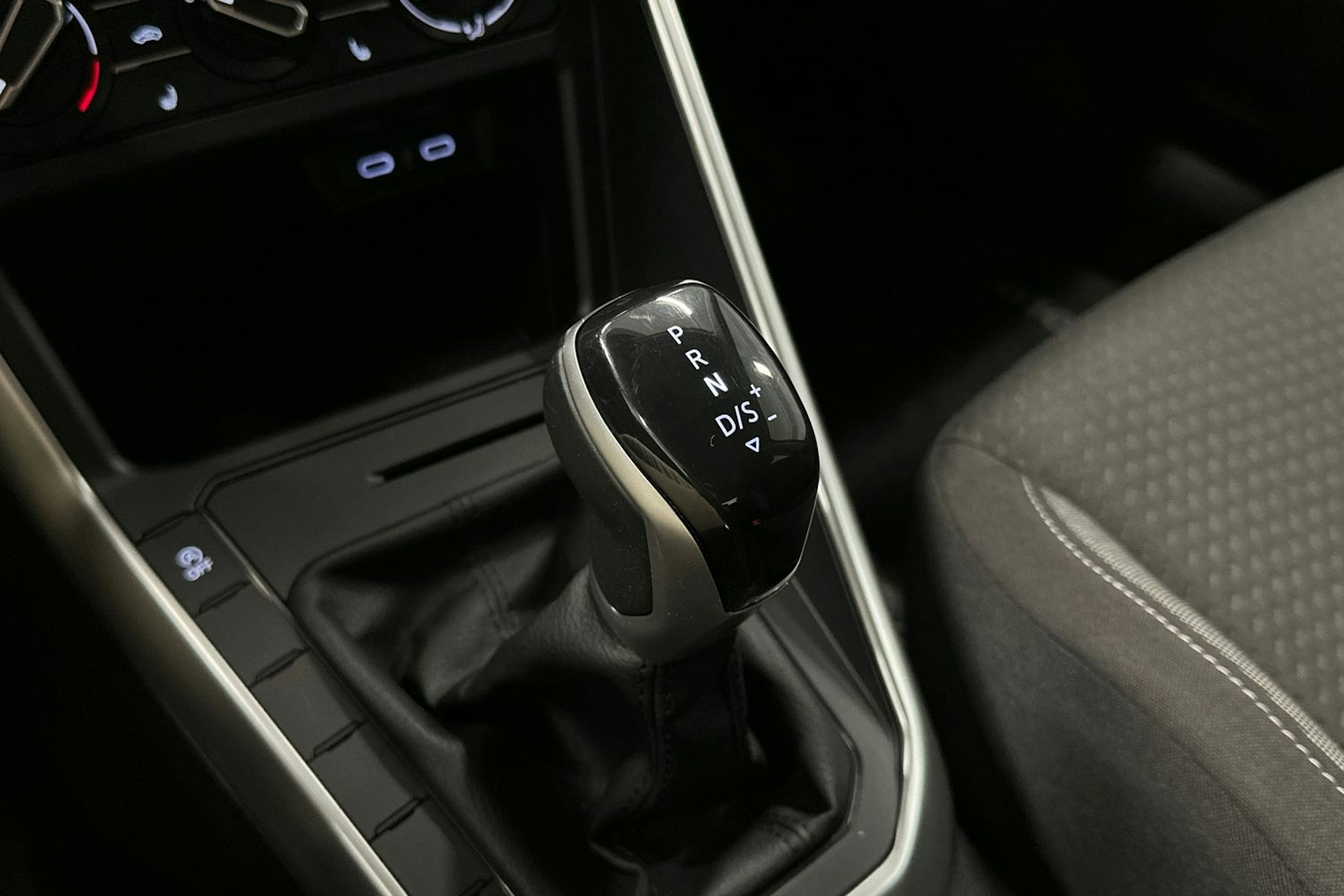 harmaa Volkswagen Polo 2023 kuva 22.