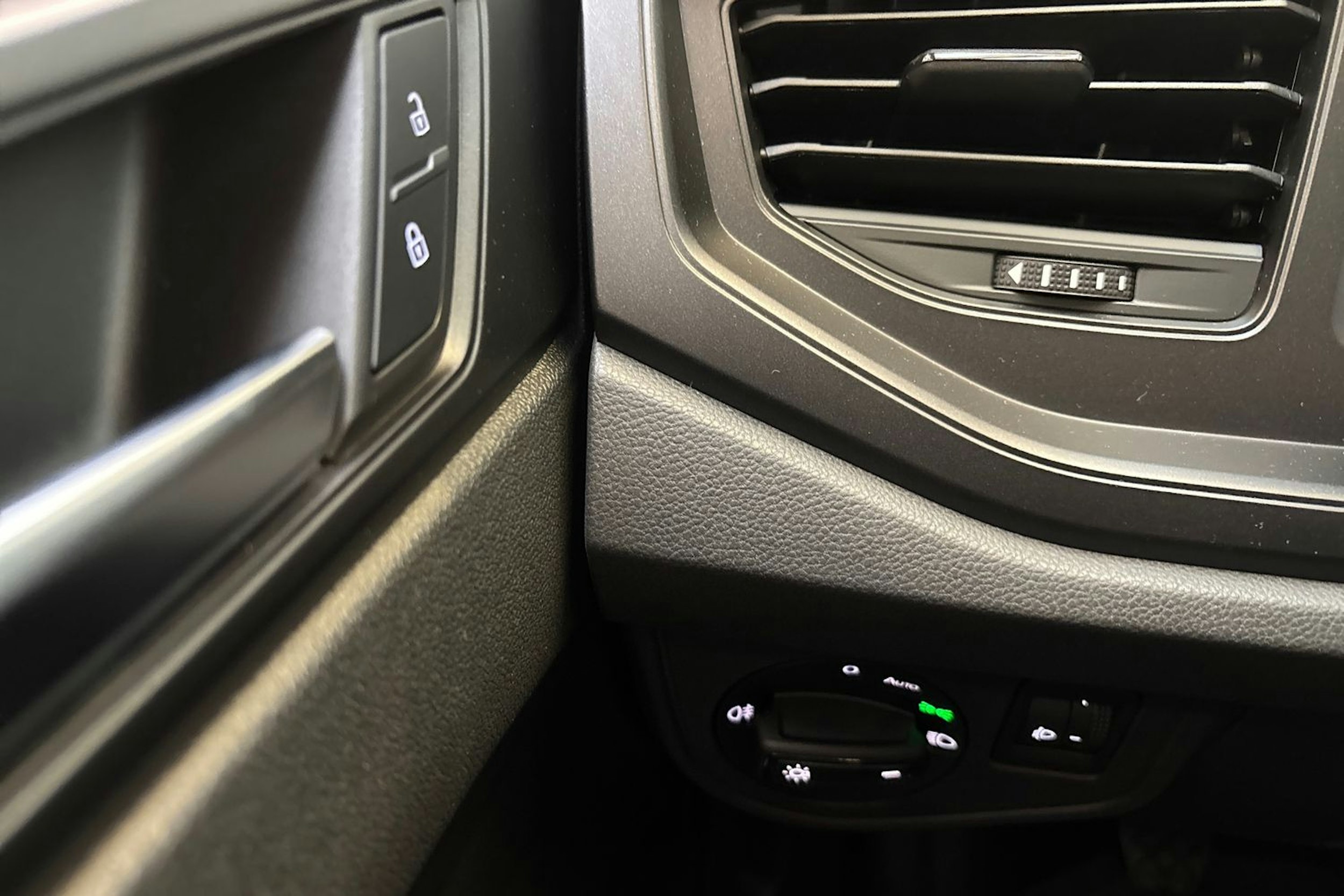 valkoinen Volkswagen Polo 2023 kuva 16.