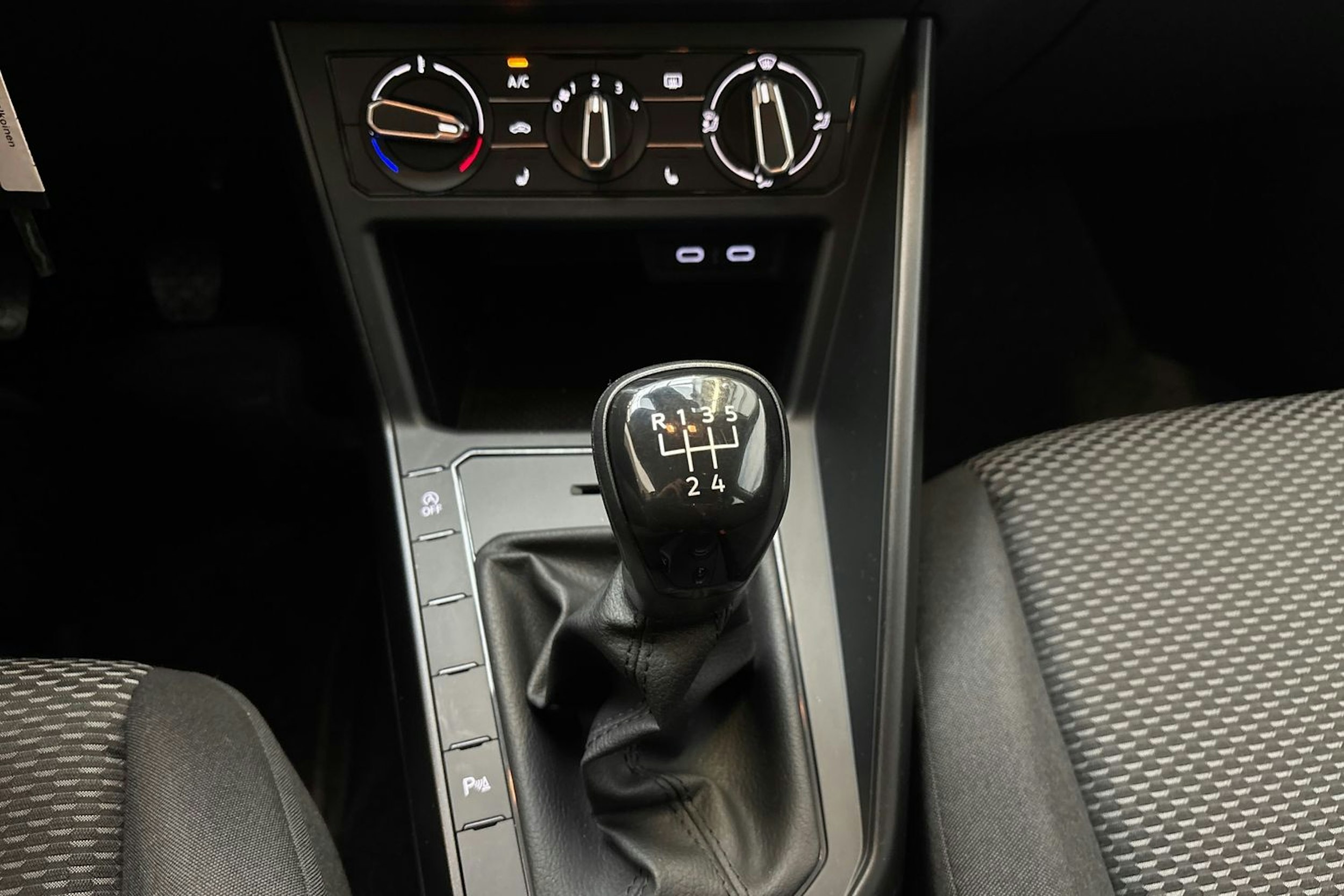 valkoinen Volkswagen Polo 2023 kuva 21.