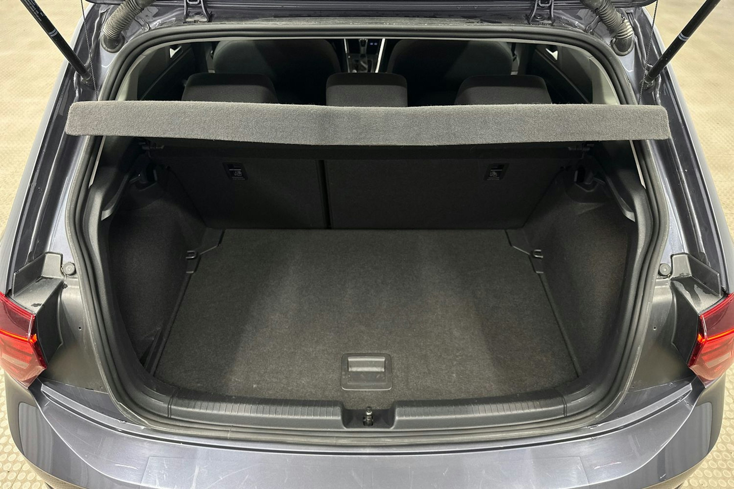 harmaa Volkswagen Polo 2023 kuva 14.