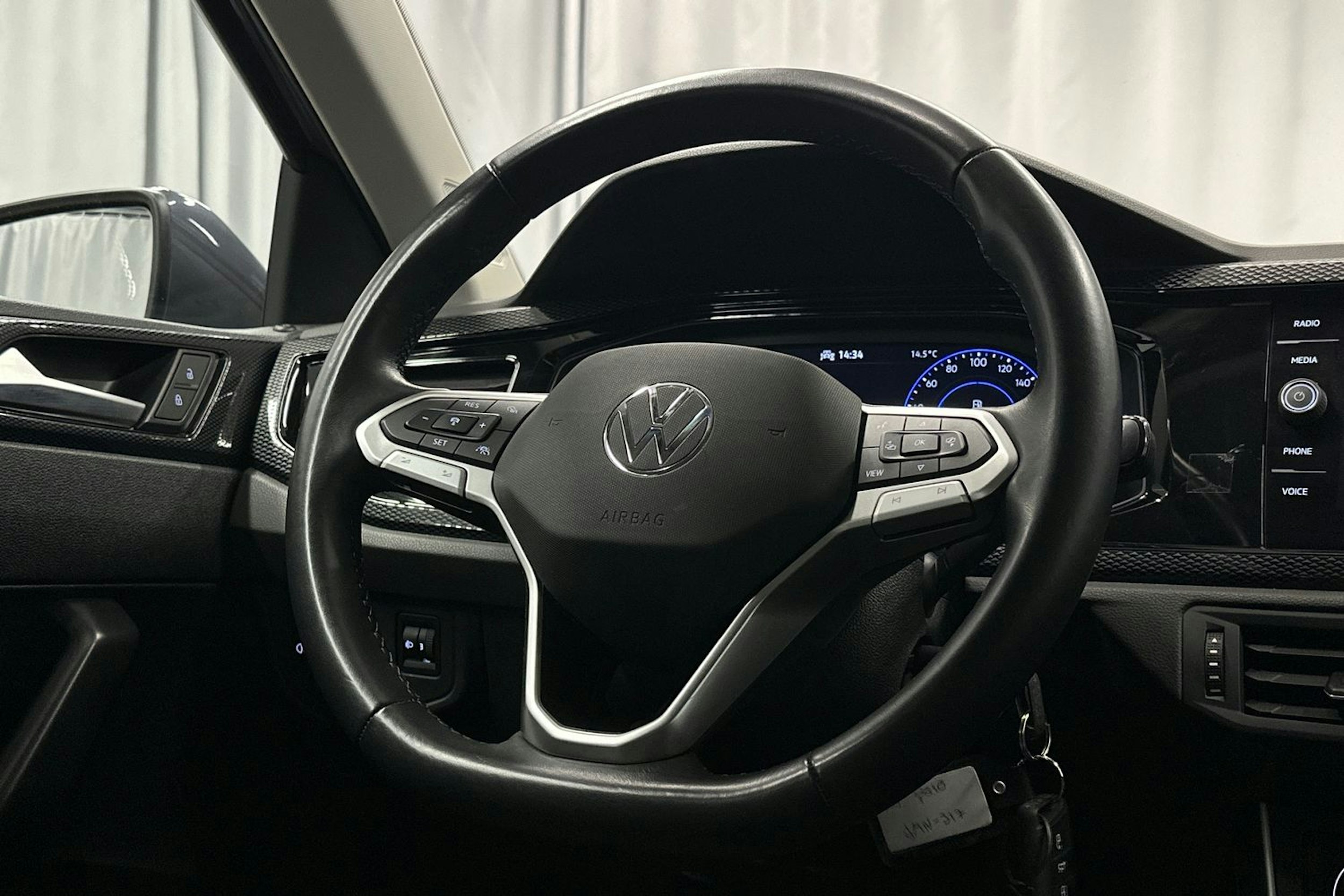 harmaa Volkswagen Polo 2023 kuva 15.