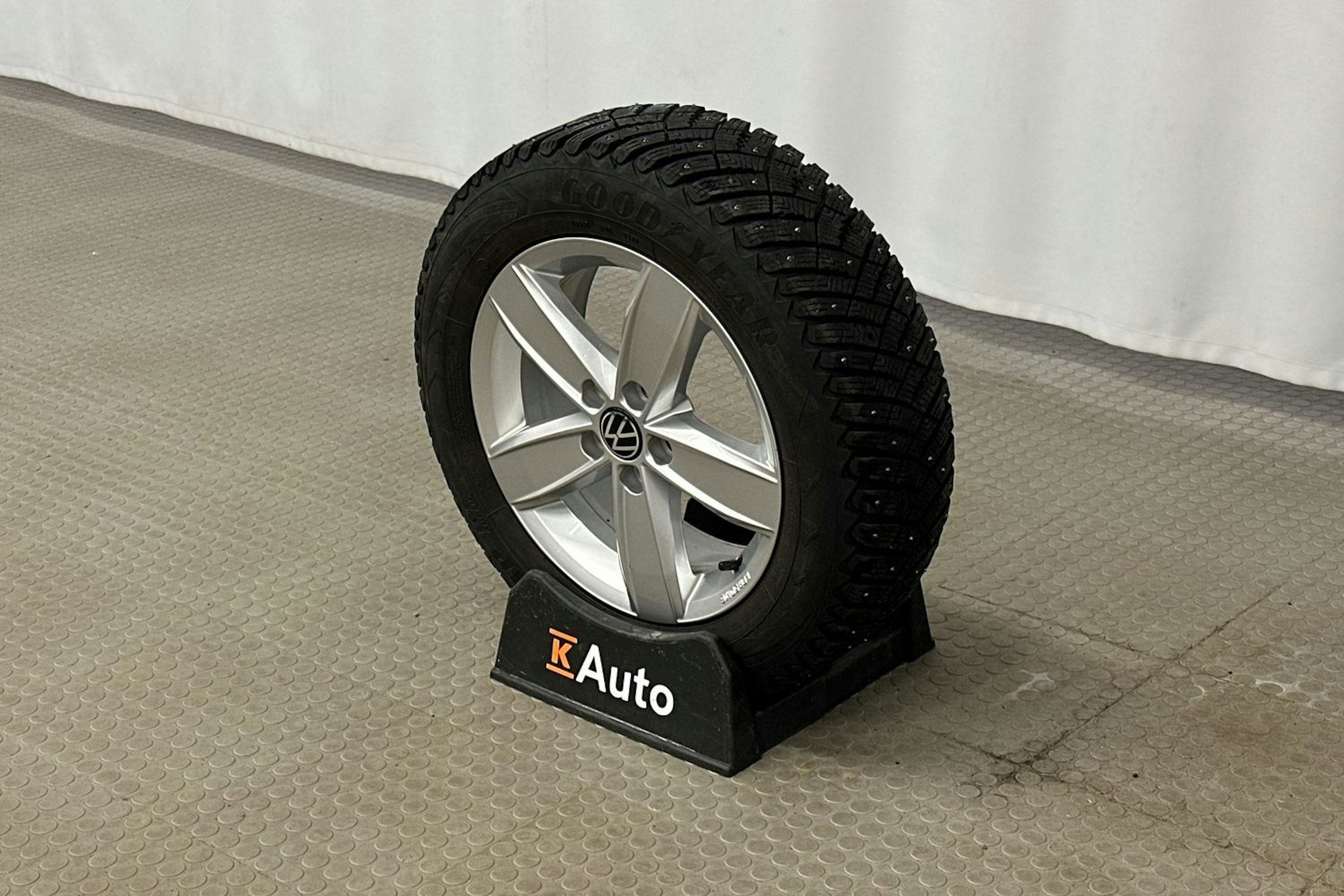 musta Volkswagen Polo 2023 kuva 13.