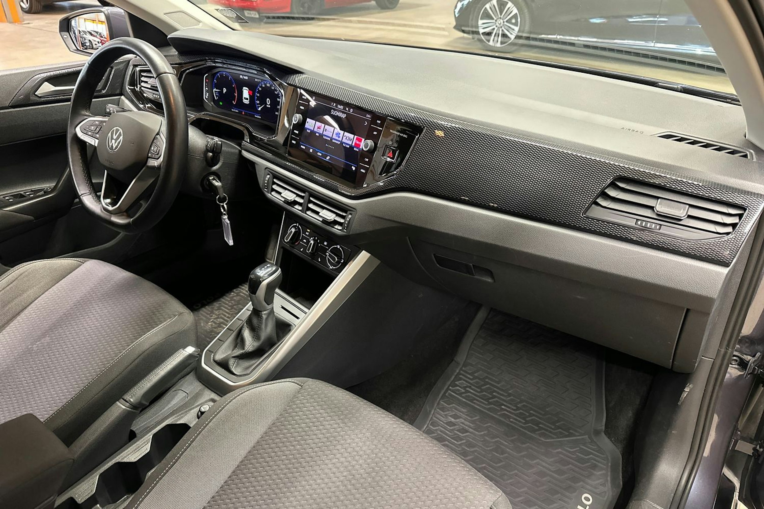 harmaa Volkswagen Polo 2023 kuva 12.