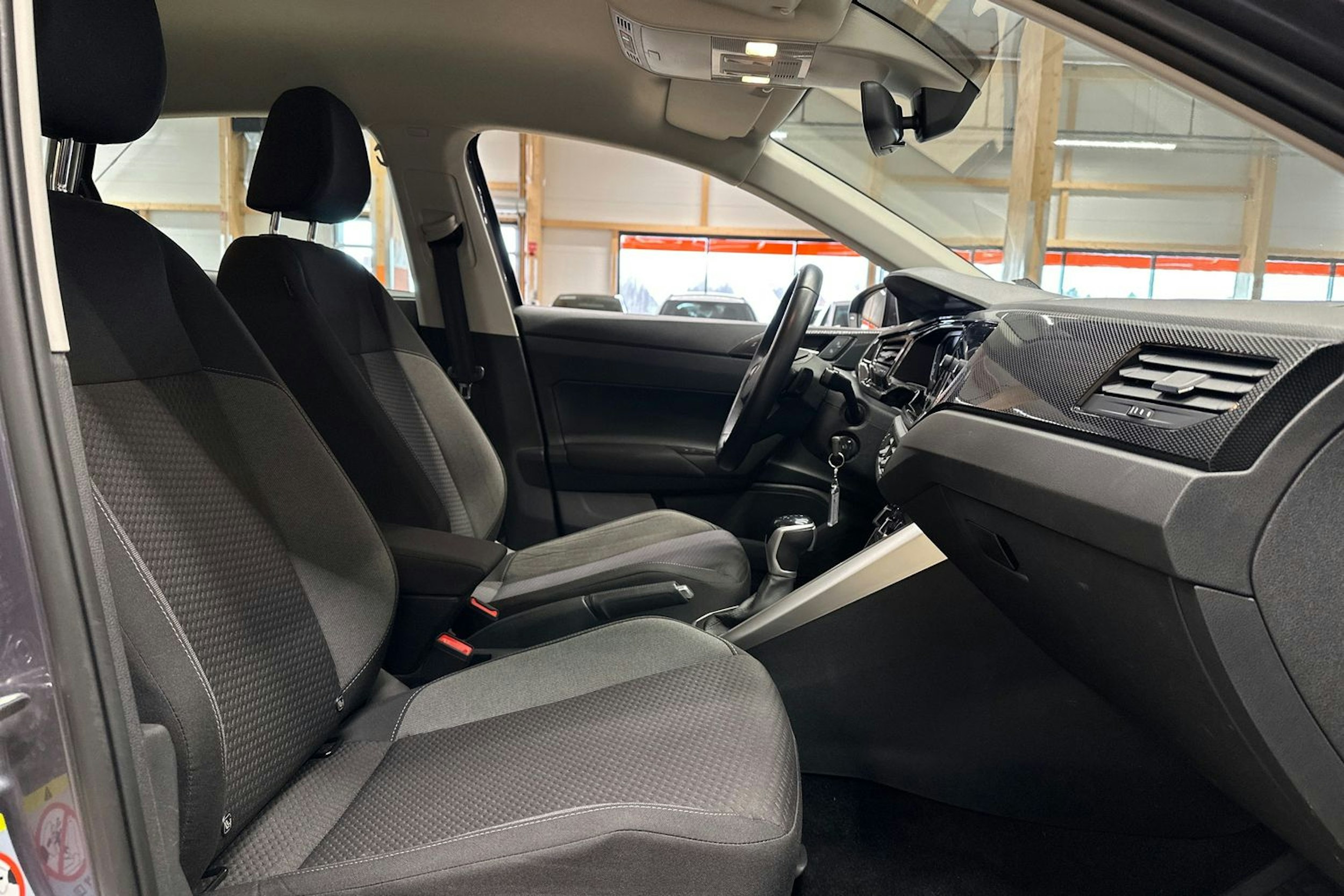 harmaa Volkswagen Polo 2023 kuva 13.