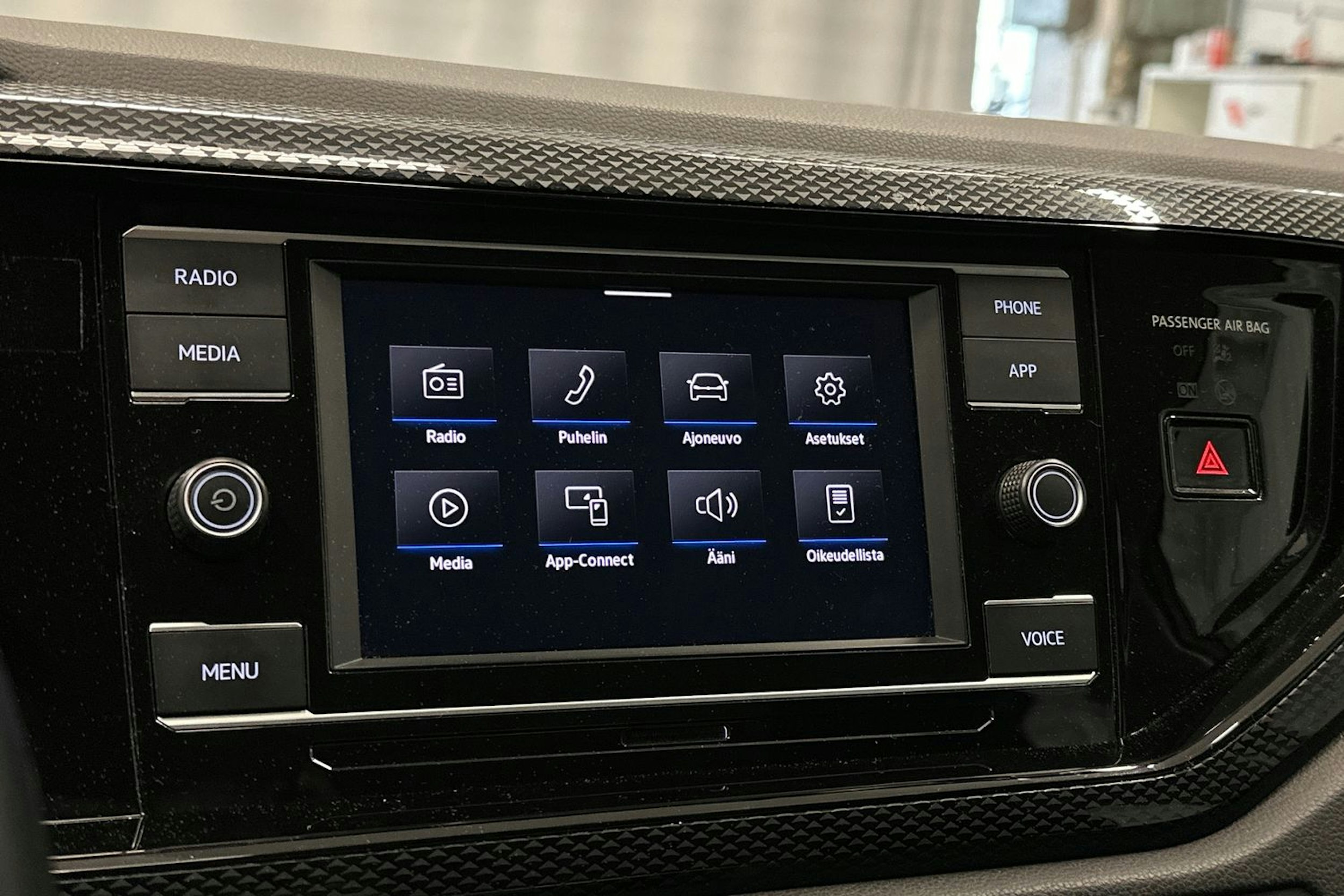 valkoinen Volkswagen Polo 2023 kuva 18.