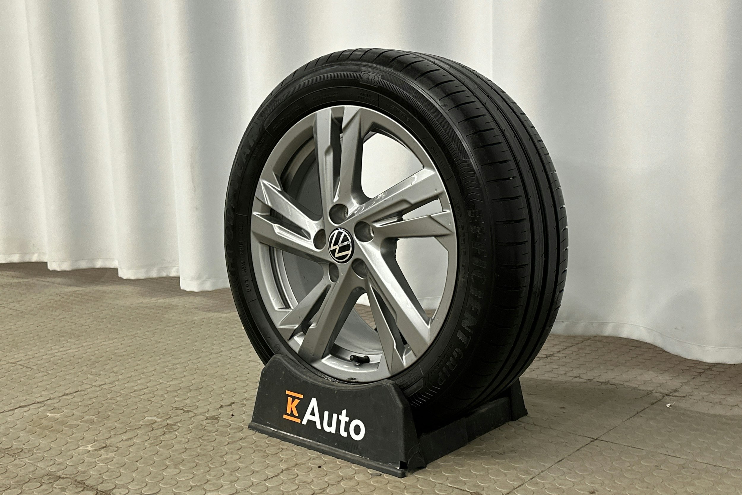 valkoinen Volkswagen Polo 2023 kuva 13.