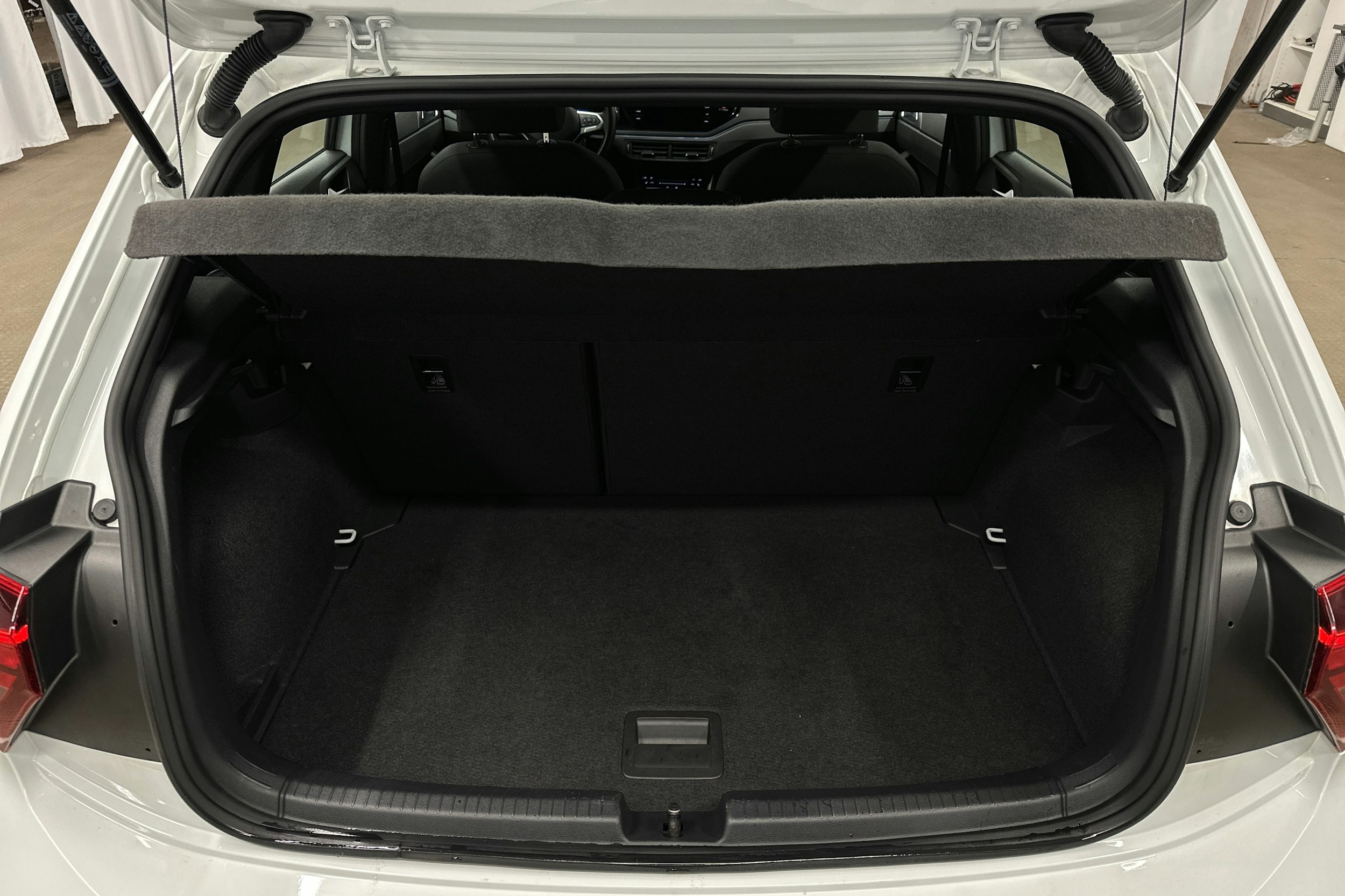 valkoinen Volkswagen Polo 2023 kuva 14.