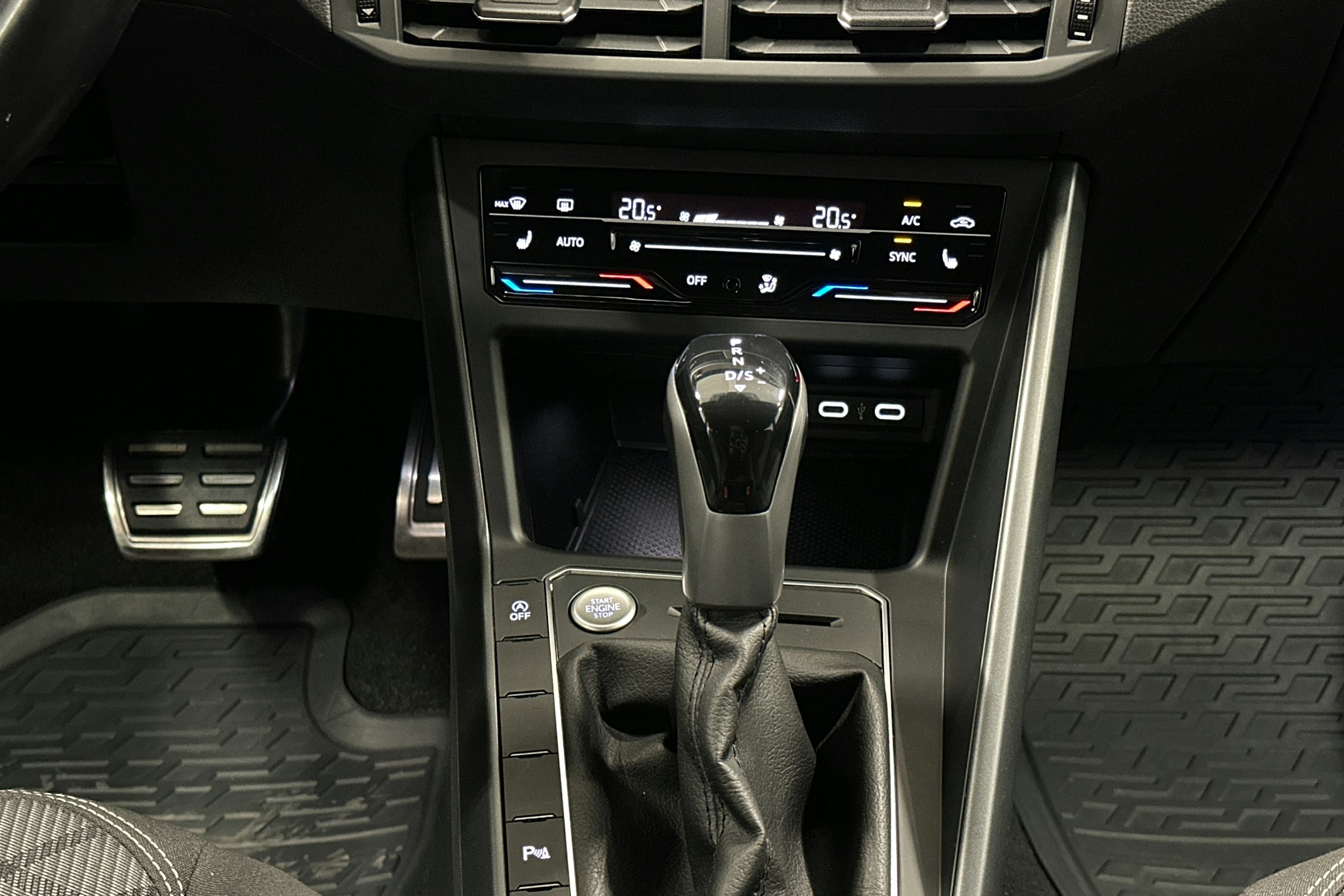 musta Volkswagen Polo 2023 kuva 16.