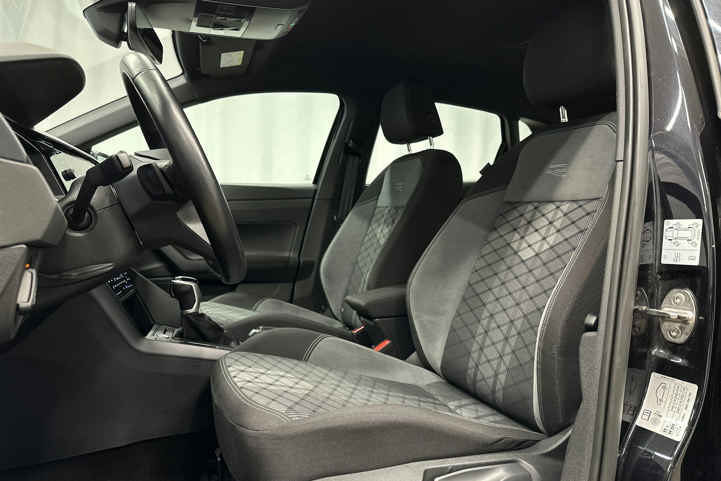 musta Volkswagen Polo 2023 kuva 17.