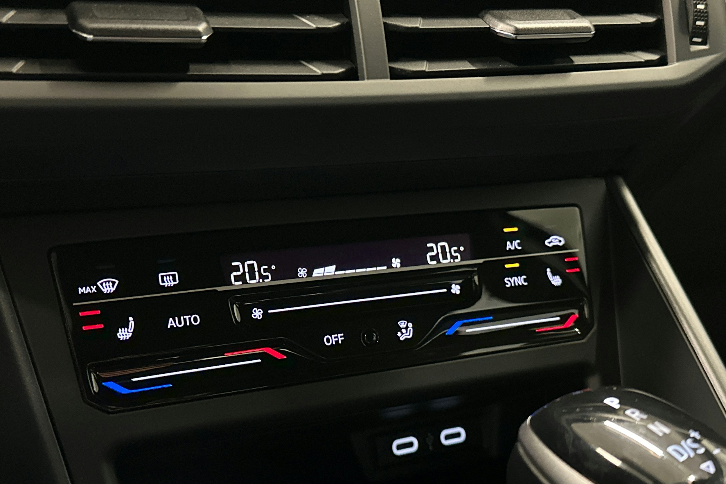 musta Volkswagen Polo 2023 kuva 22.