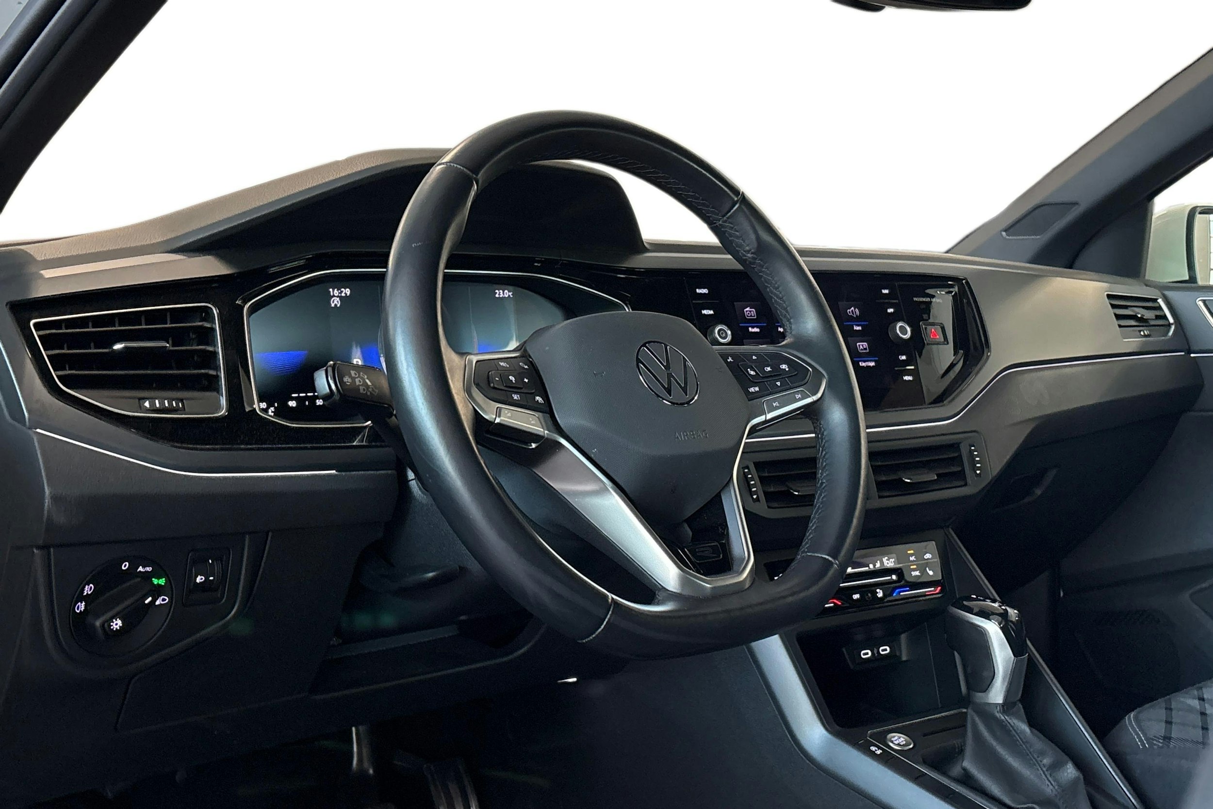 valkoinen Volkswagen Polo 2023 kuva 3.