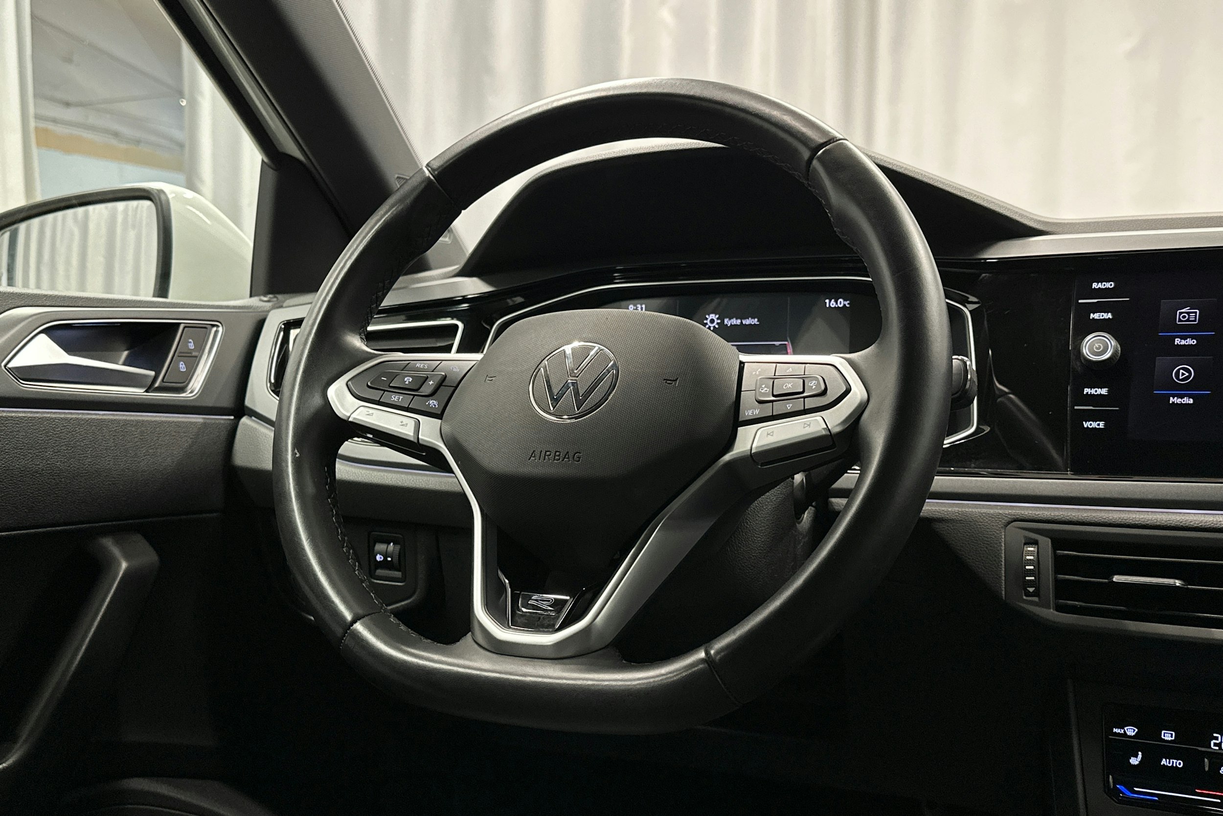 valkoinen Volkswagen Polo 2023 kuva 16.