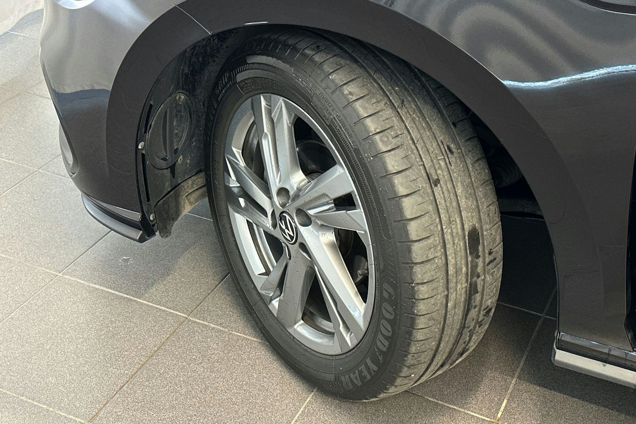 musta Volkswagen Polo 2023 kuva 13.