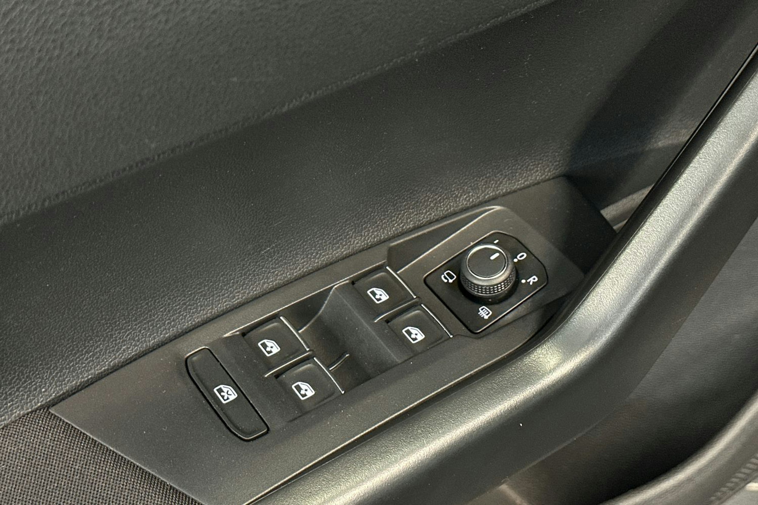 musta Volkswagen Polo 2023 kuva 17.