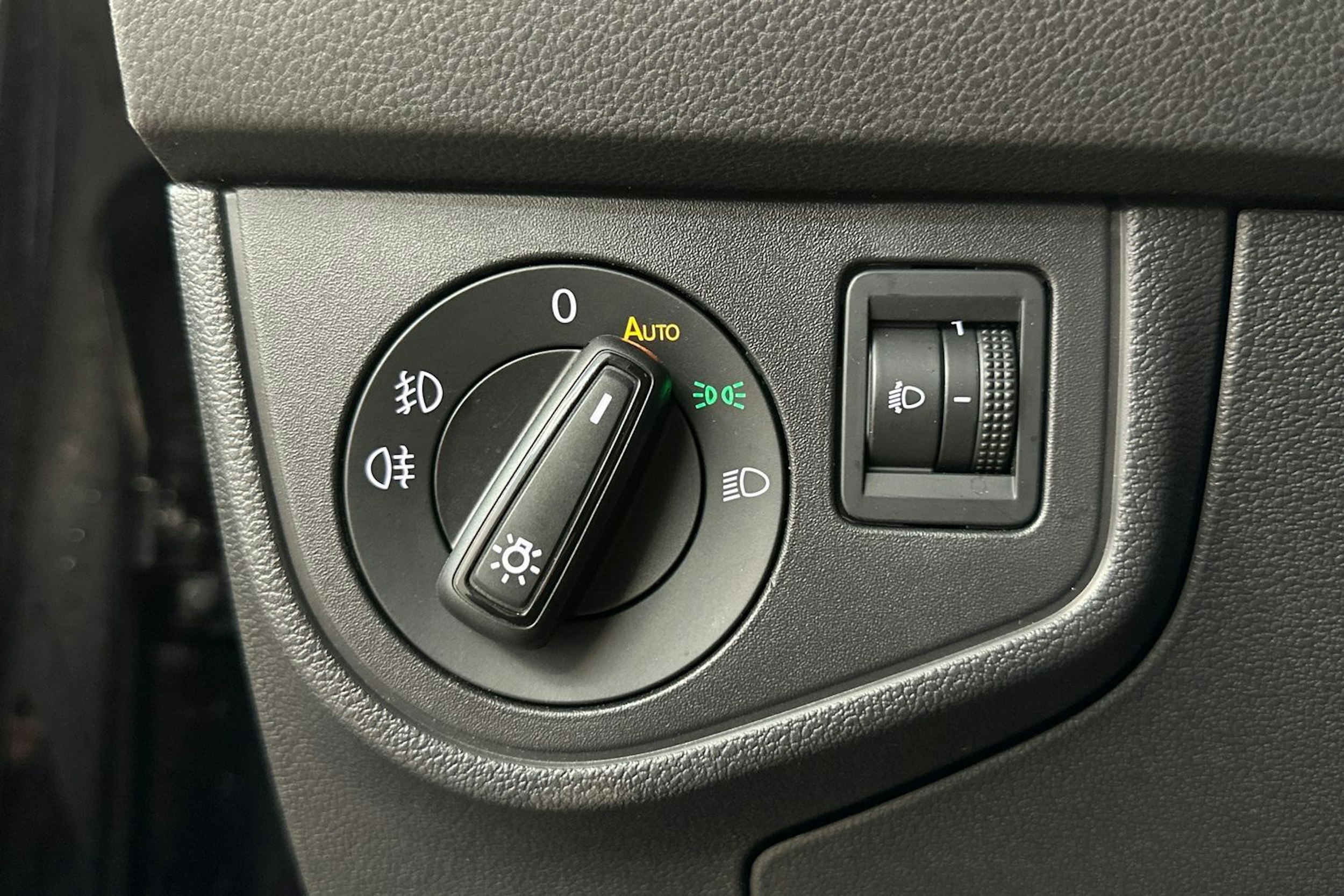 musta Volkswagen Polo 2023 kuva 18.