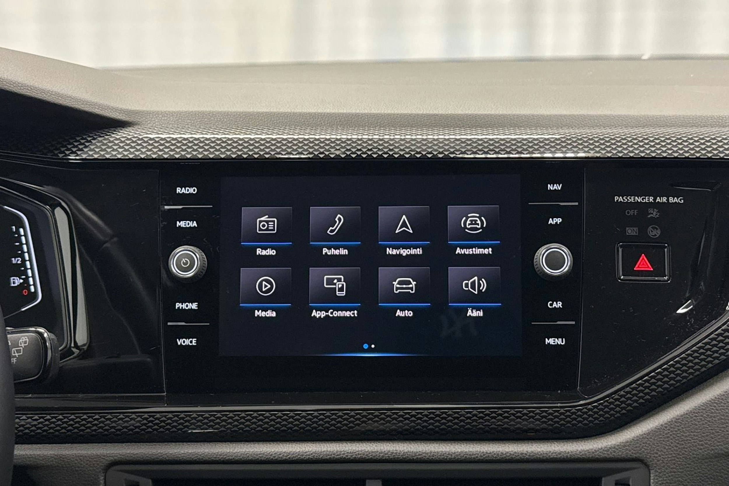 sininen Volkswagen Polo 2023 kuva 17.