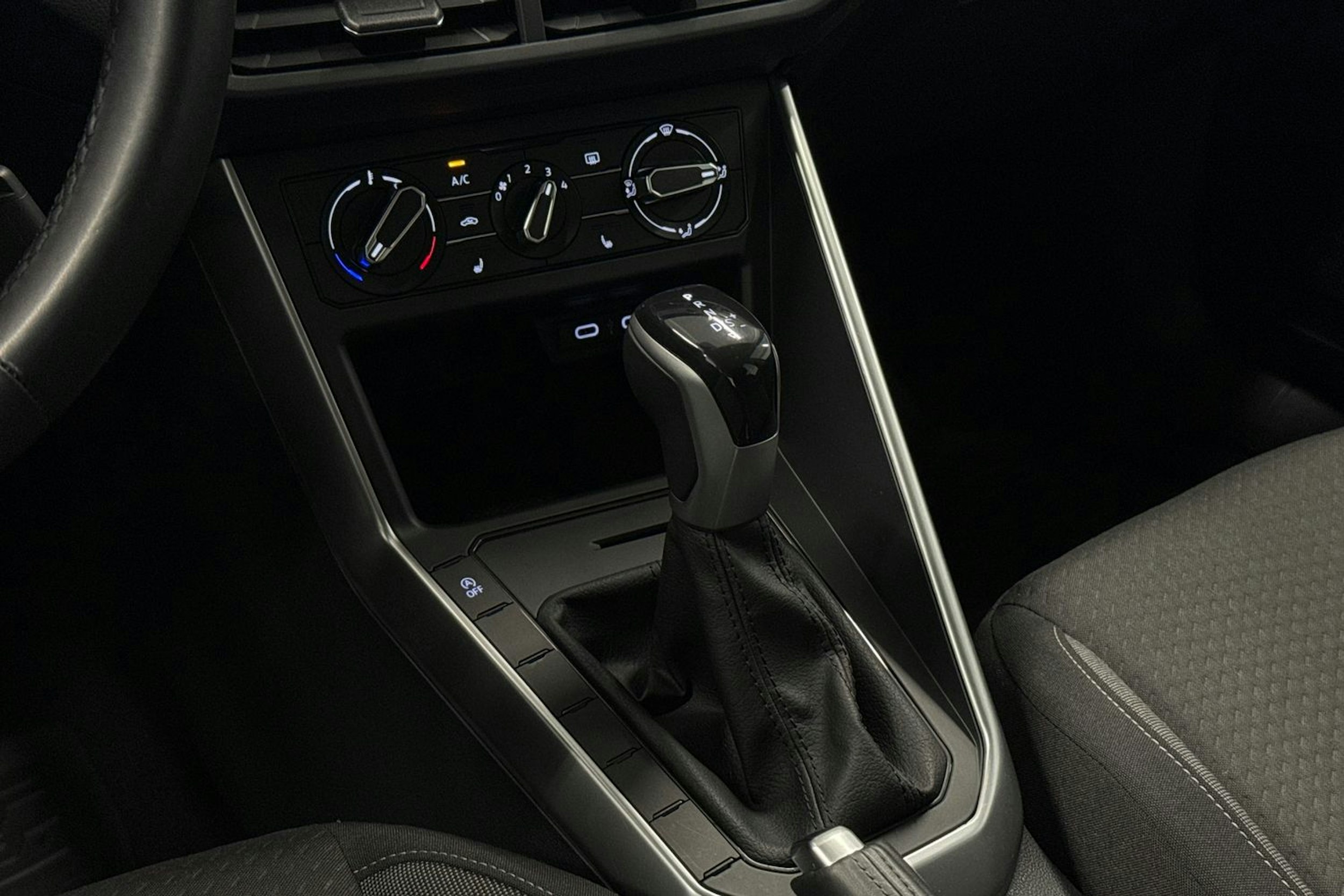 sininen Volkswagen Polo 2023 kuva 18.