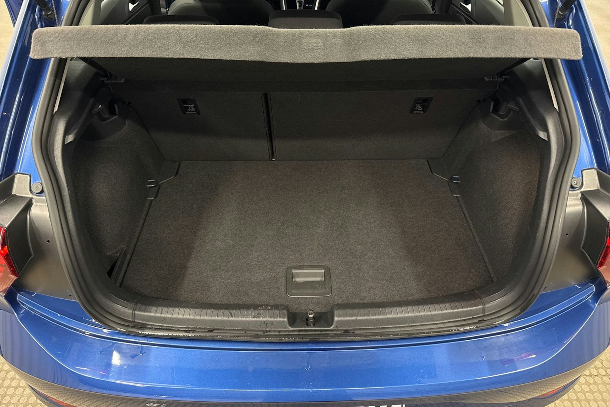 sininen Volkswagen Polo 2023 kuva 20.
