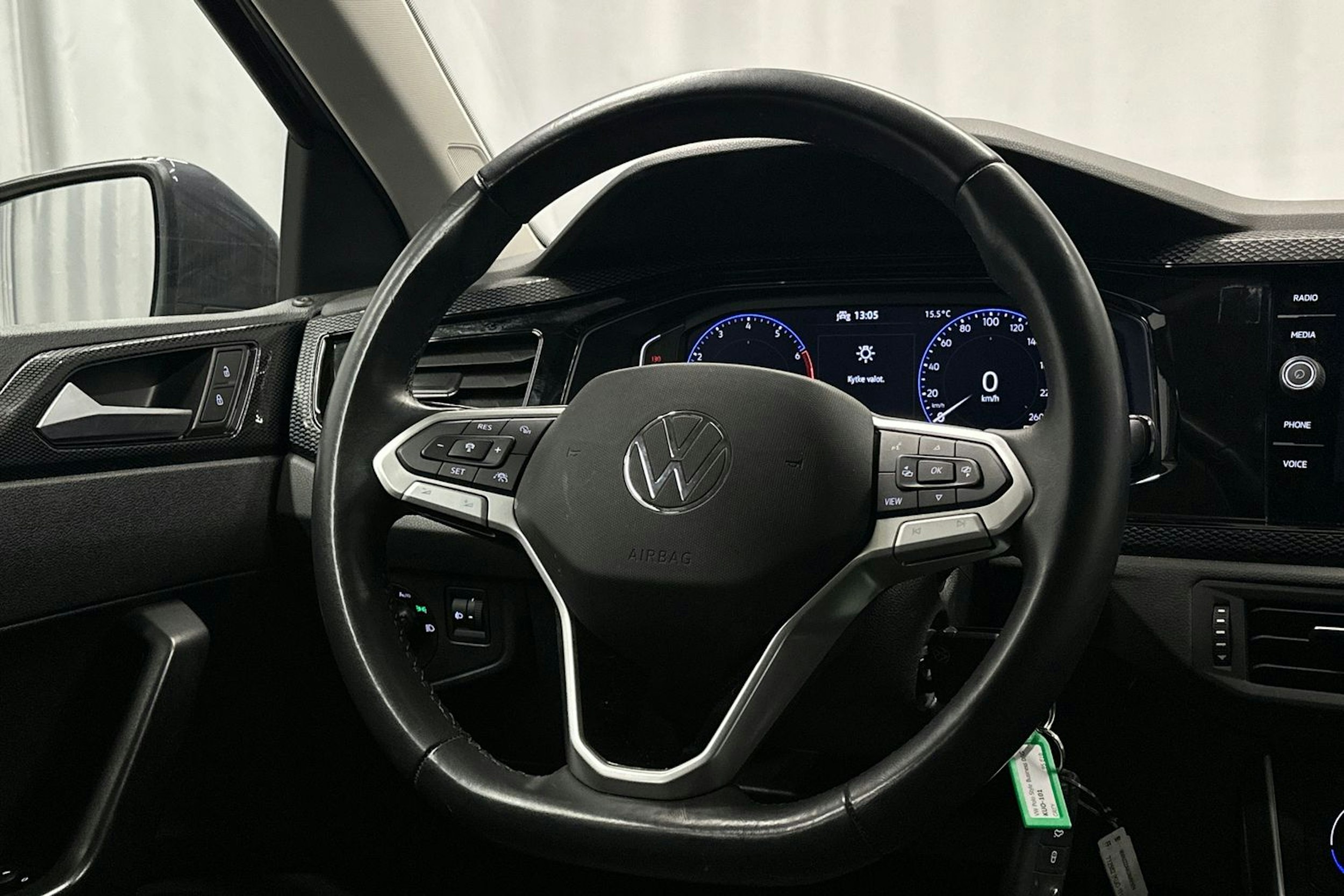 harmaa Volkswagen Polo 2023 kuva 9.