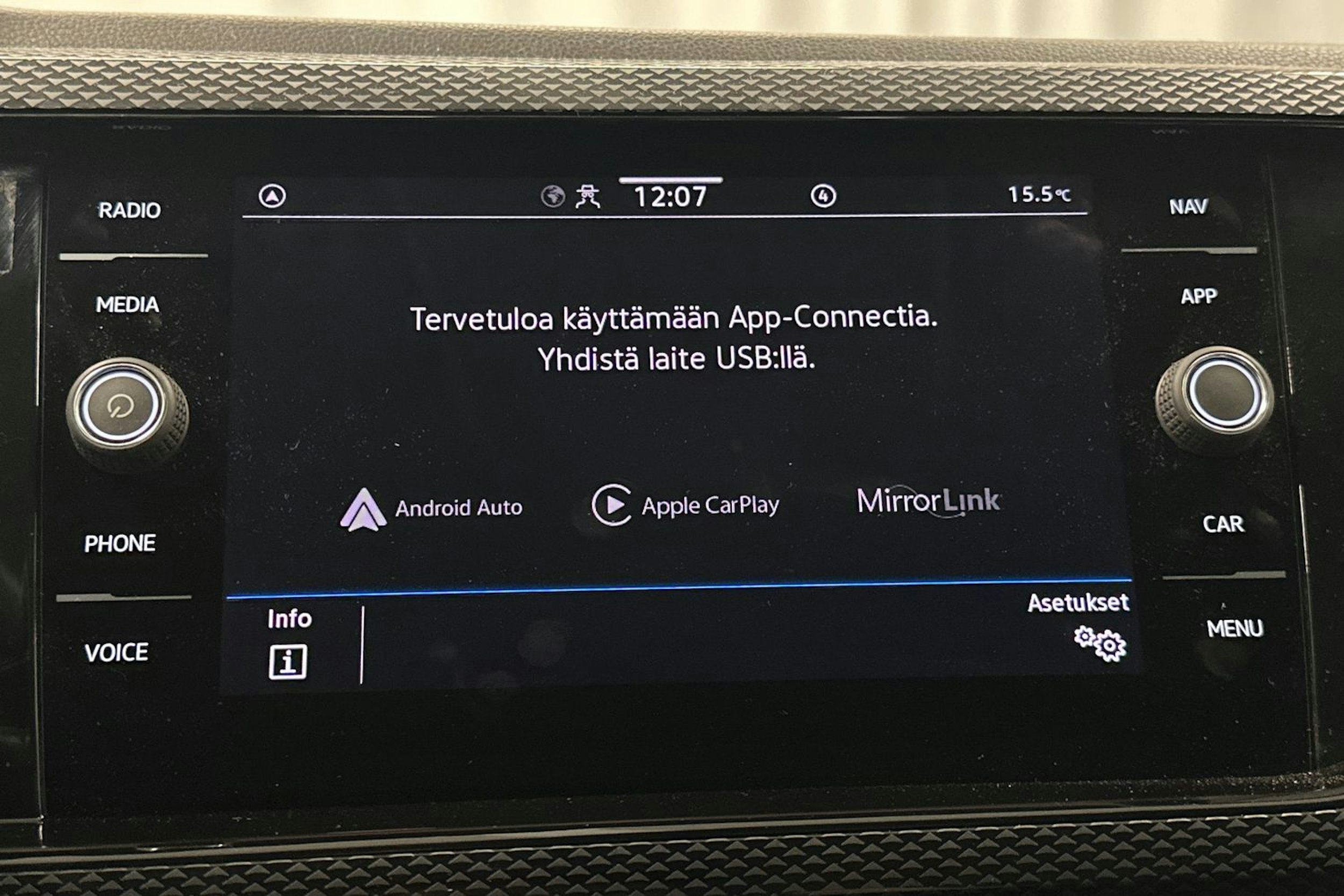 harmaa Volkswagen Polo 2023 kuva 14.