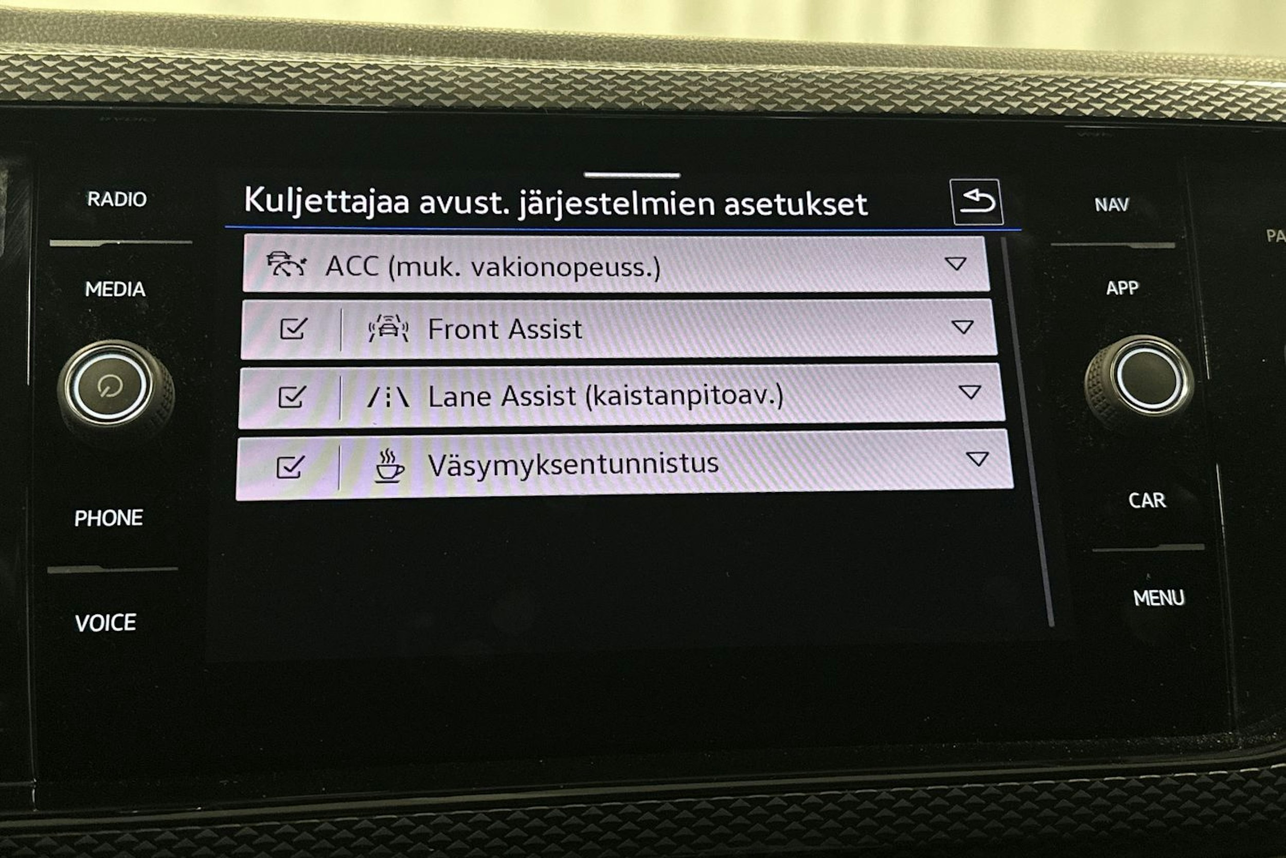 harmaa Volkswagen Polo 2023 kuva 15.